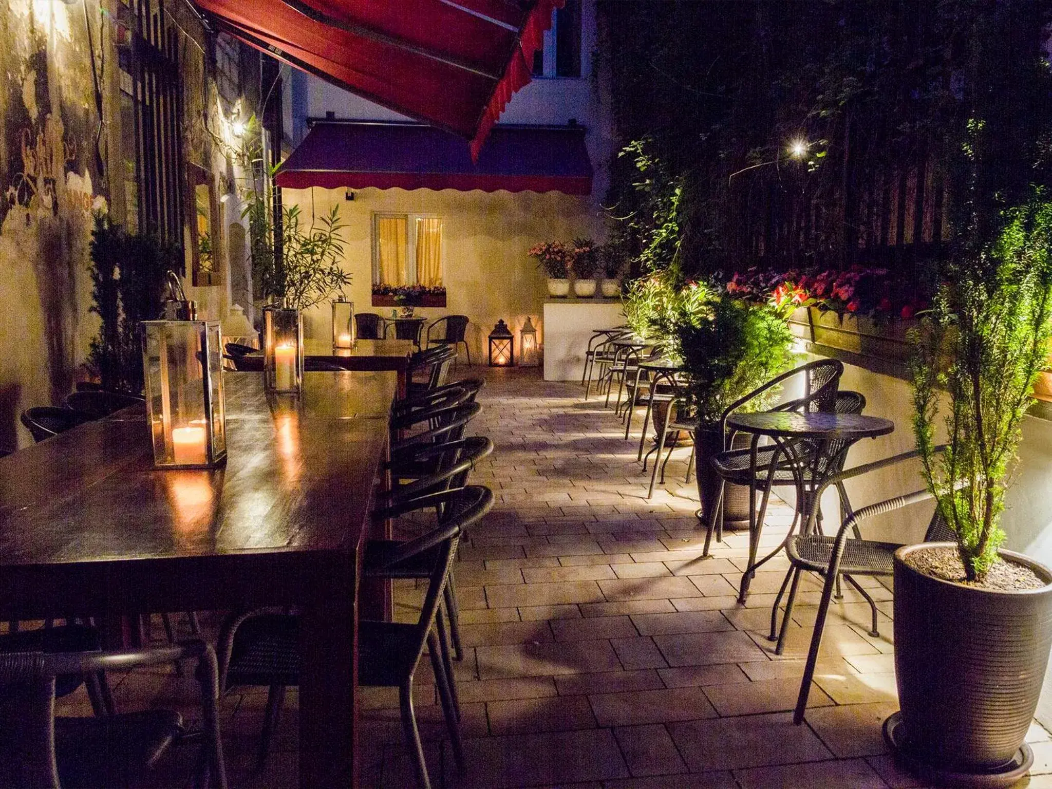 Restaurant/places to eat in Lounge Apartments Restaurant/places to eat in Lounge Apartments