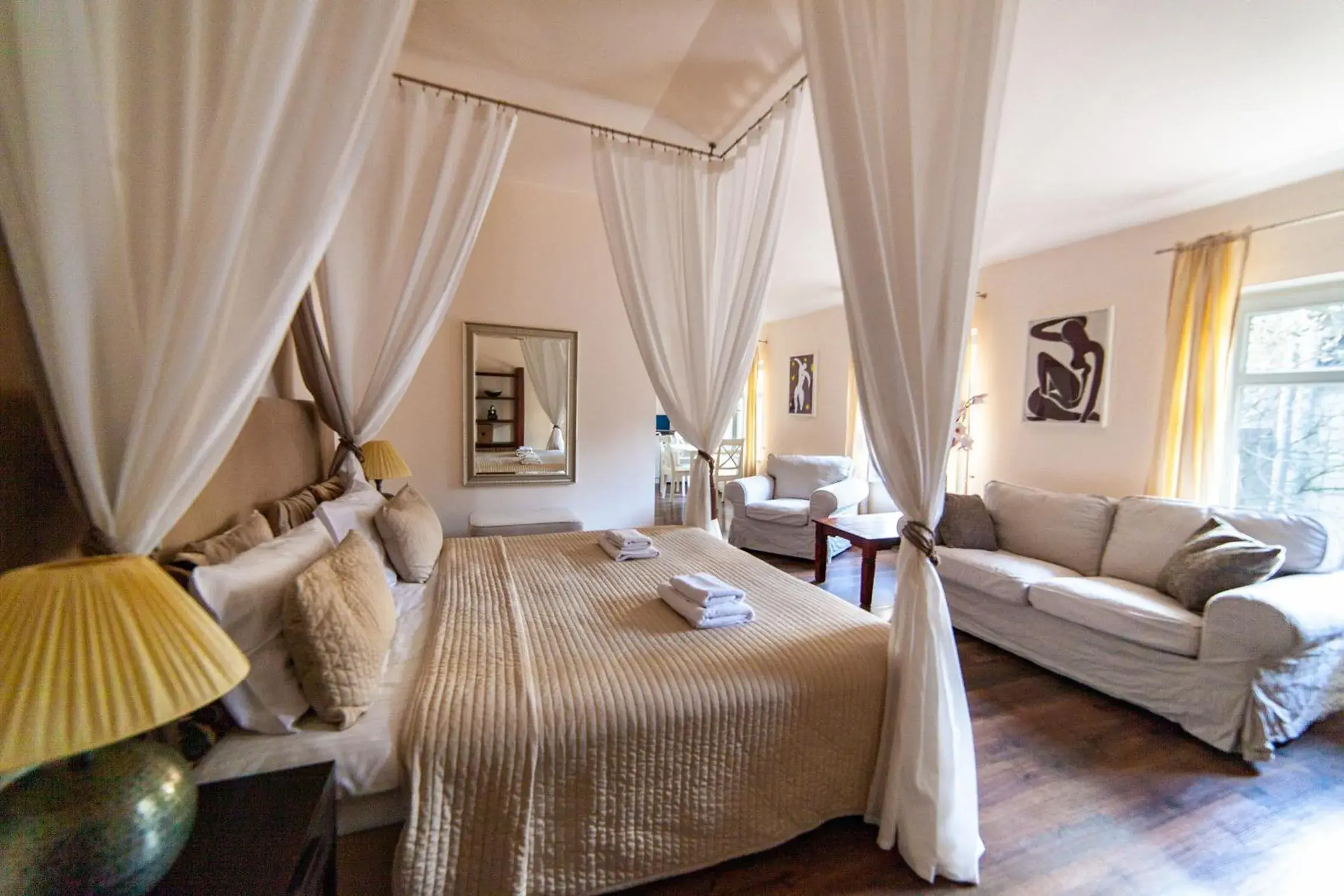 Bedroom, Bed in Lounge Apartments Bedroom, Bed in Lounge Apartments