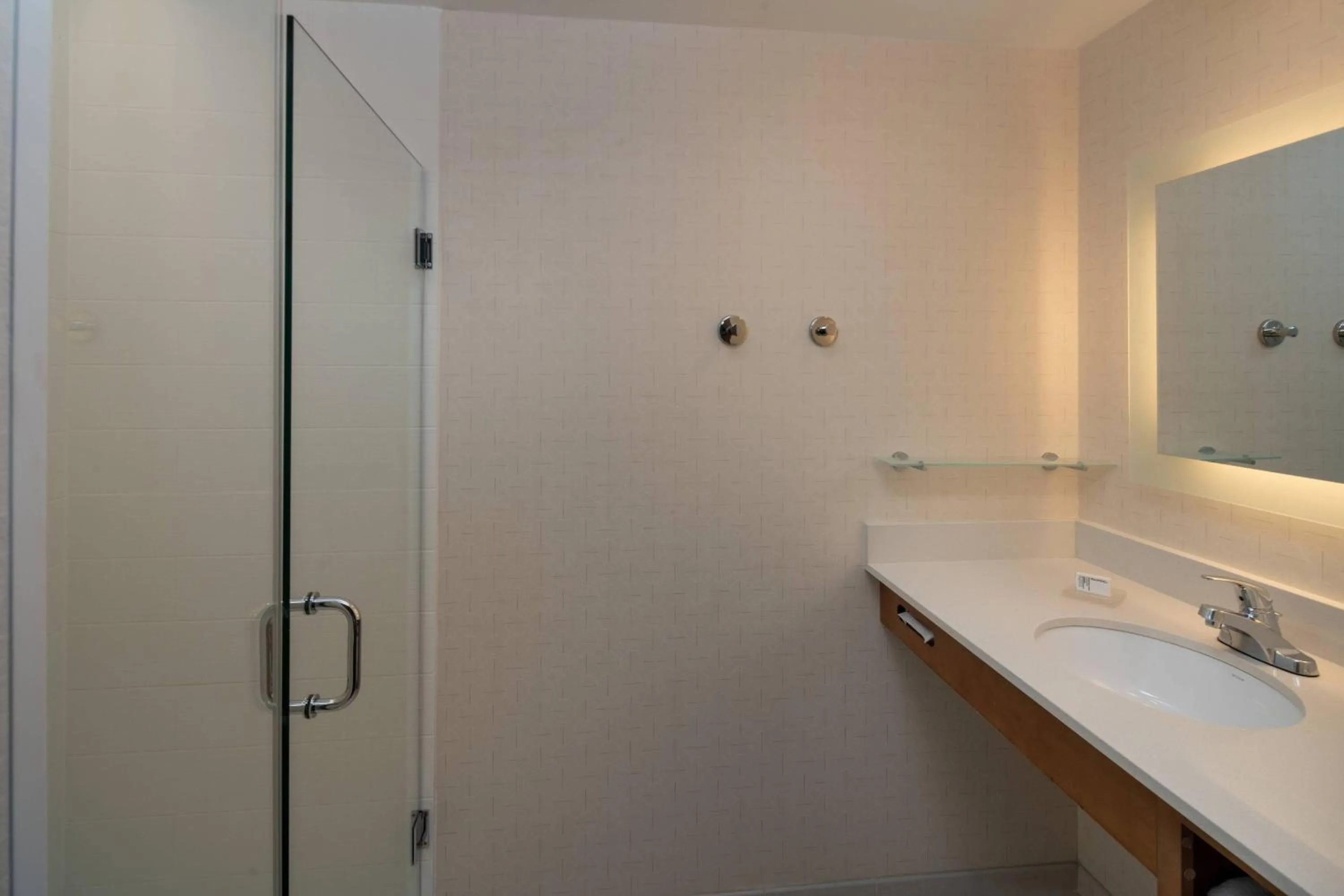 Bathroom in SpringHill Suites by Marriott Nashville Vanderbilt/West End