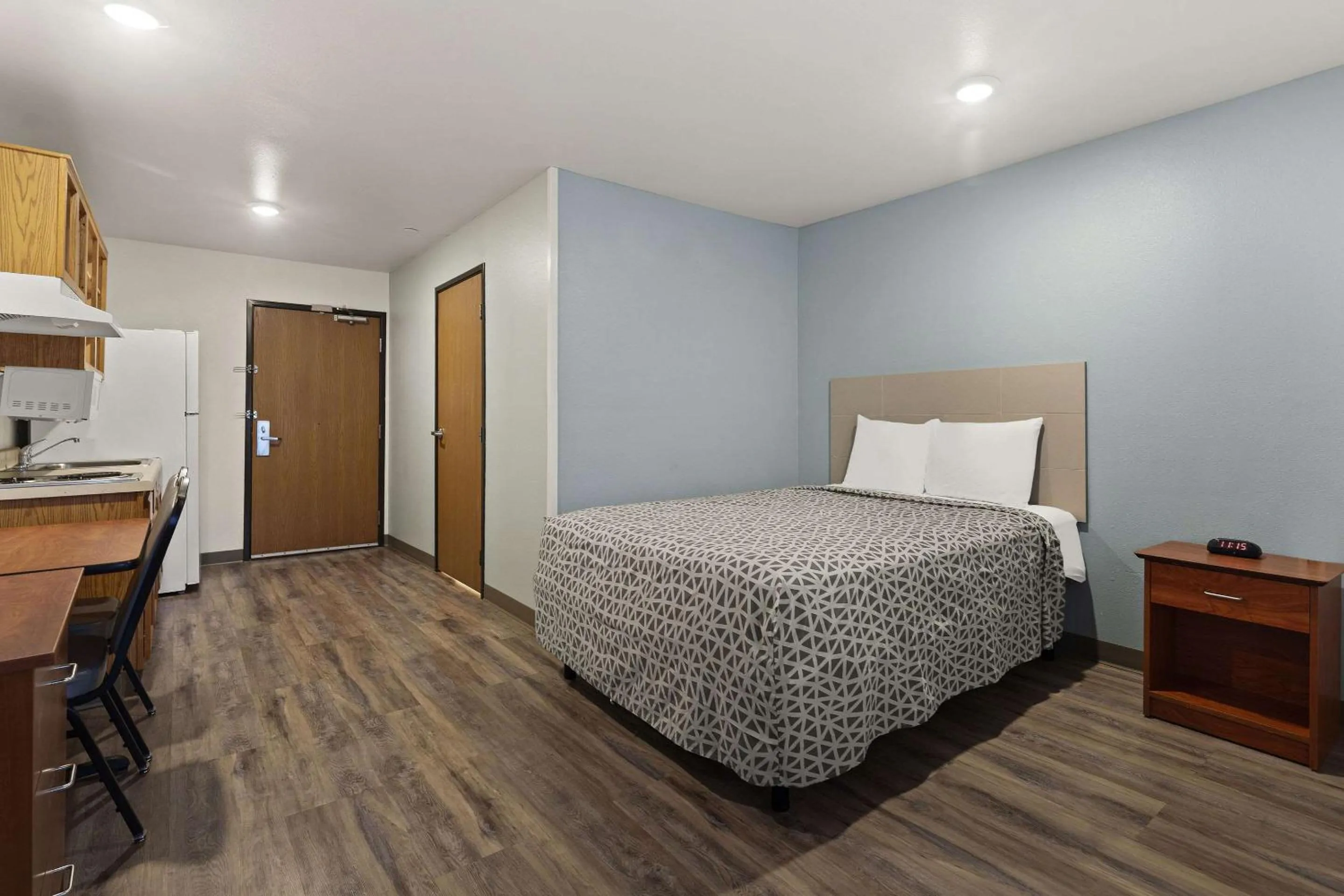 Bedroom, Bed in WoodSpring Suites Greenville Central I-85