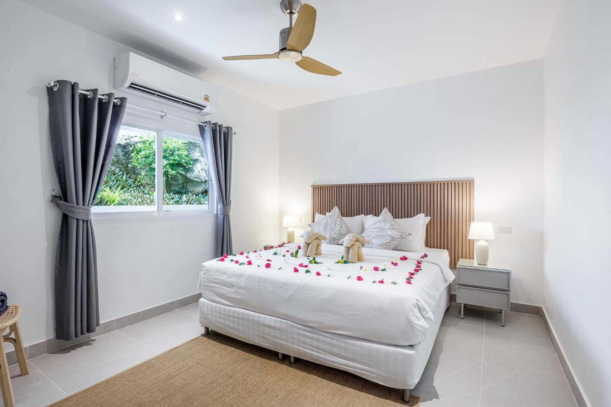 Bedroom, Bed in Baan Saint-Tropez Seaview Villas Kata Beach