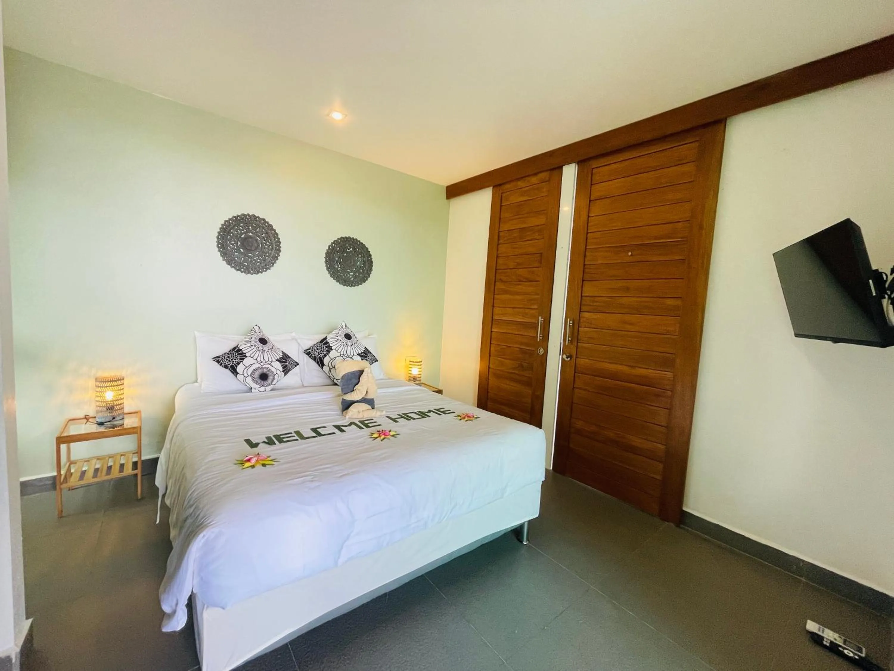 Bed in Baan Saint-Tropez Seaview Villas Kata Beach