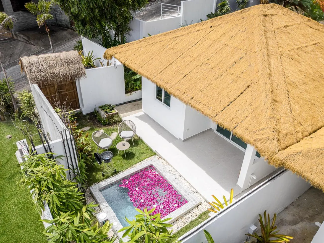 Property building in Baan Saint-Tropez Seaview Villas Kata Beach