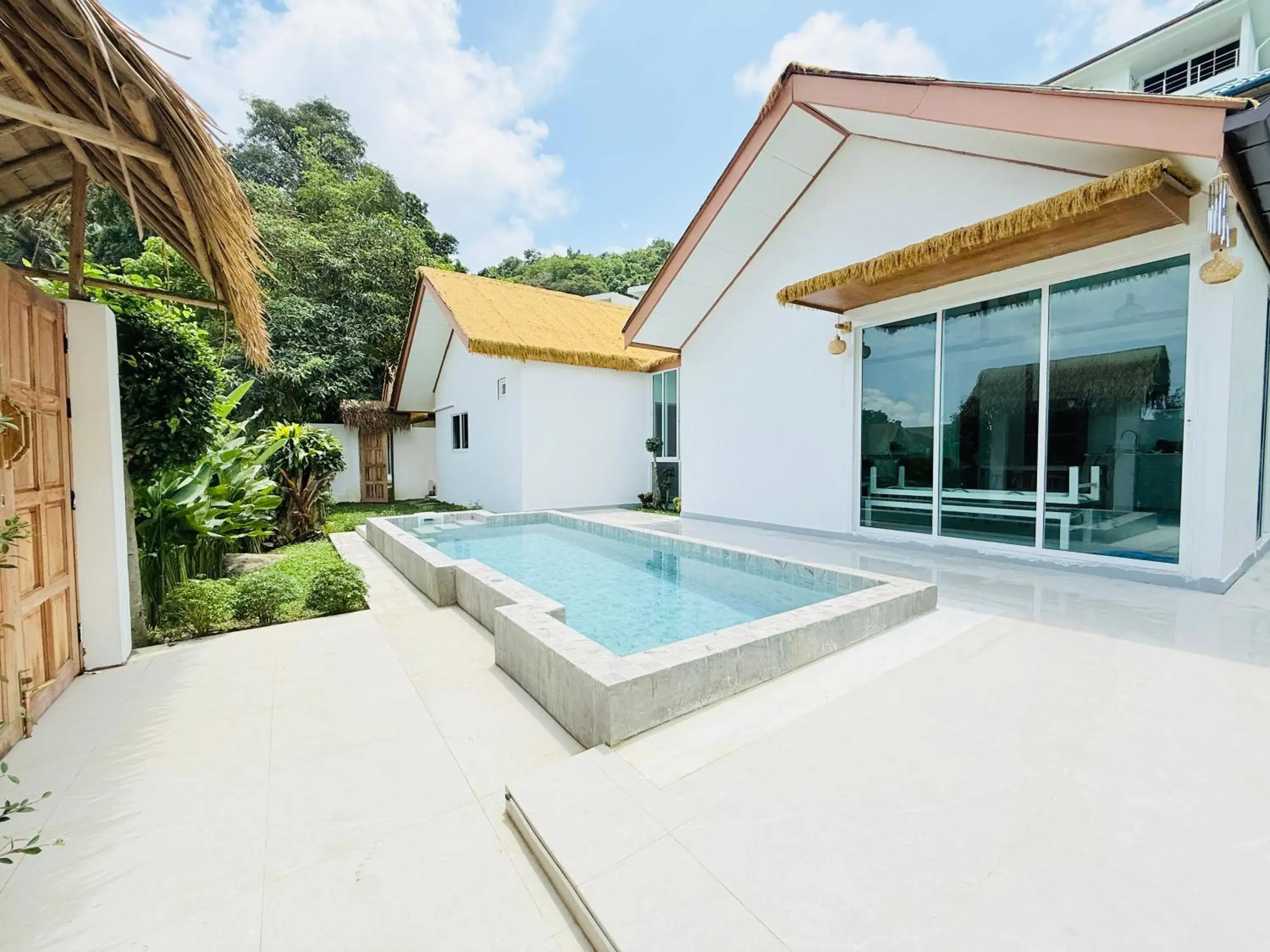 Property building in Baan Saint-Tropez Seaview Villas Kata Beach Property building in Baan Saint-Tropez Seaview Villas Kata Beach