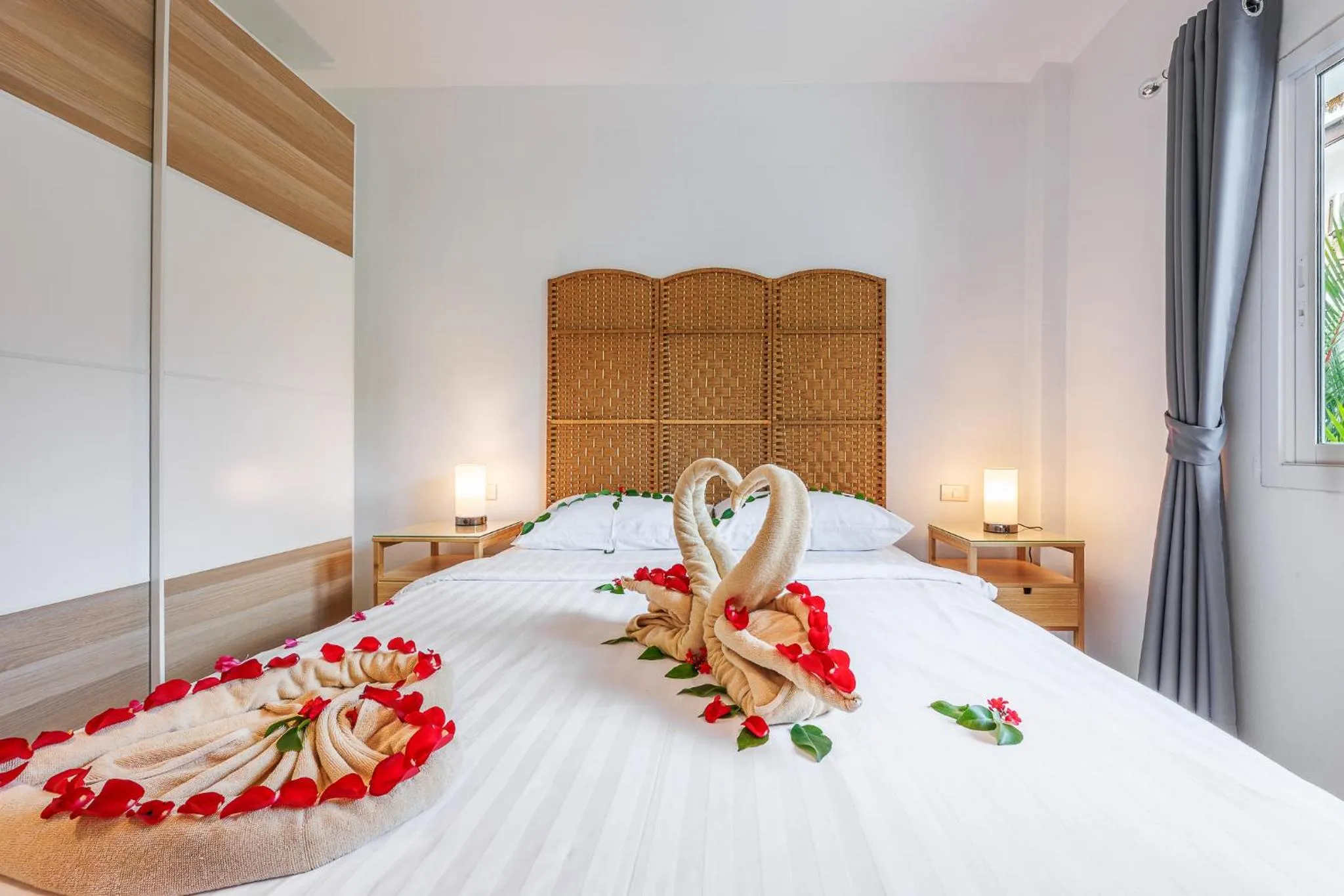 Bed in Baan Saint-Tropez Seaview Villas Kata Beach