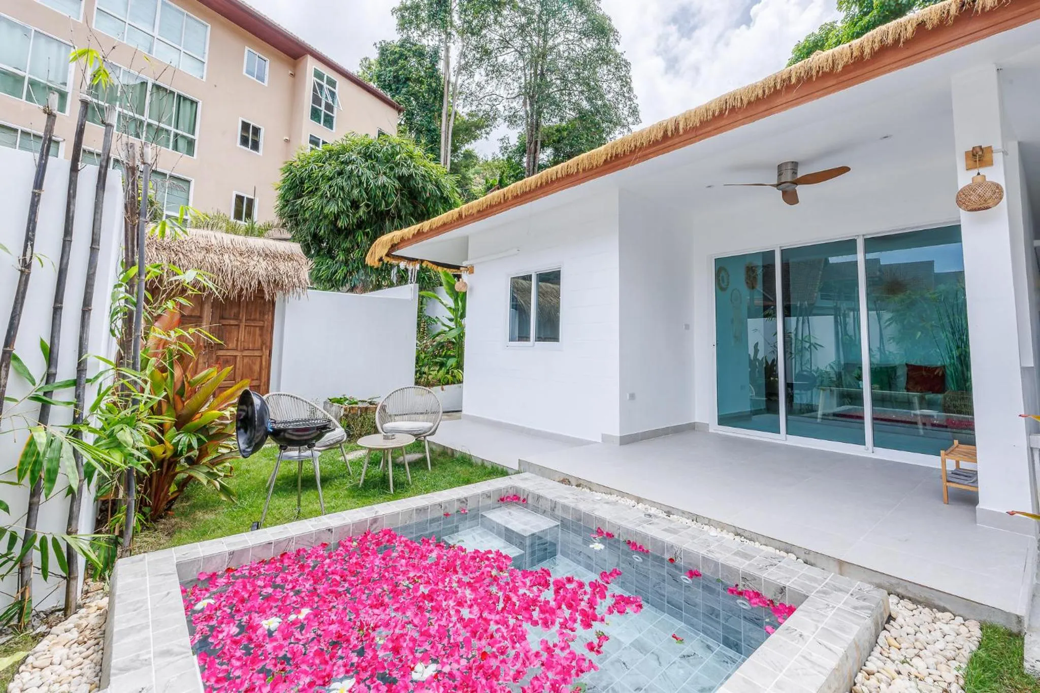 Swimming pool in Baan Saint-Tropez Seaview Villas Kata Beach