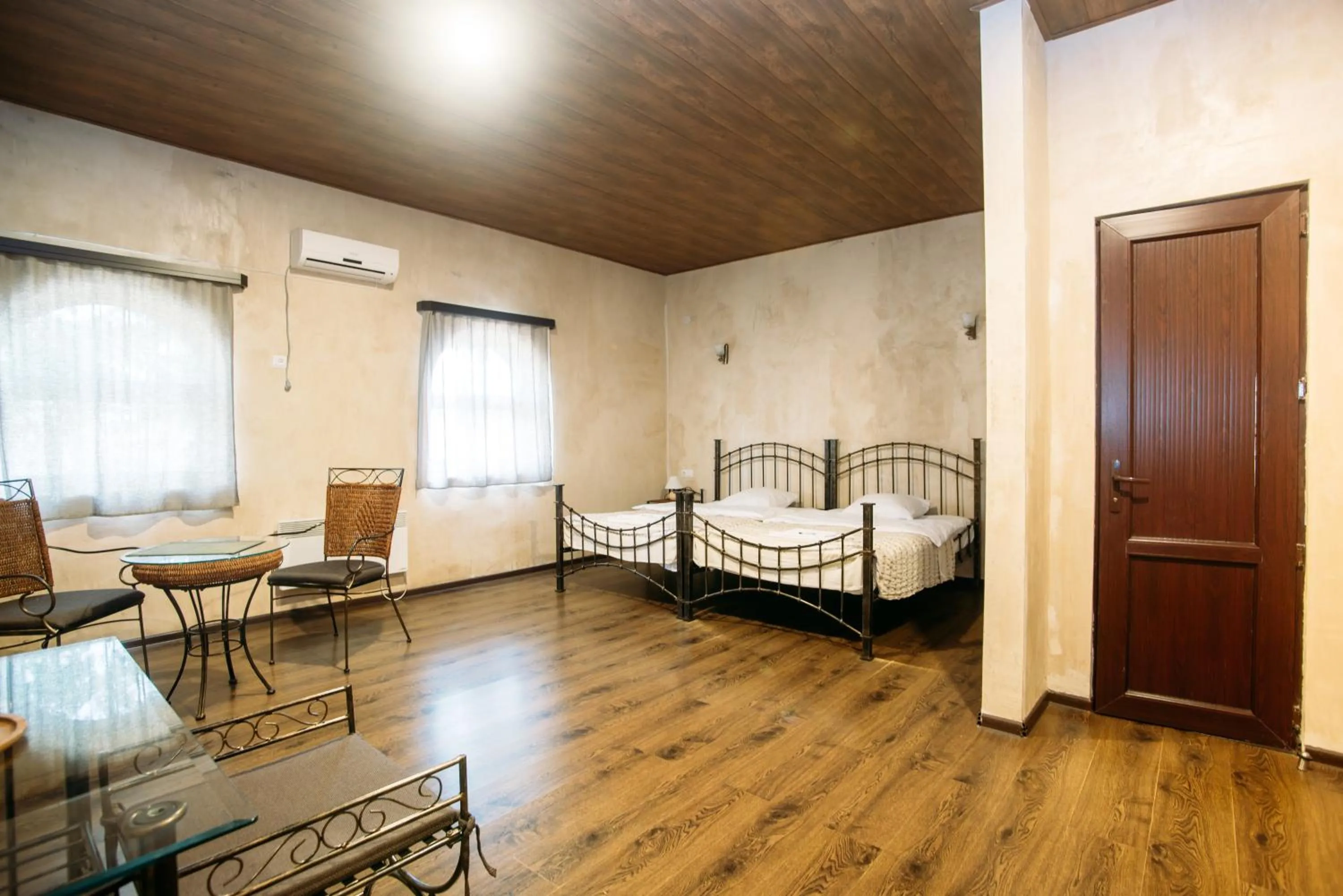 Photo of the whole room, Bed in Chateau Eniseli