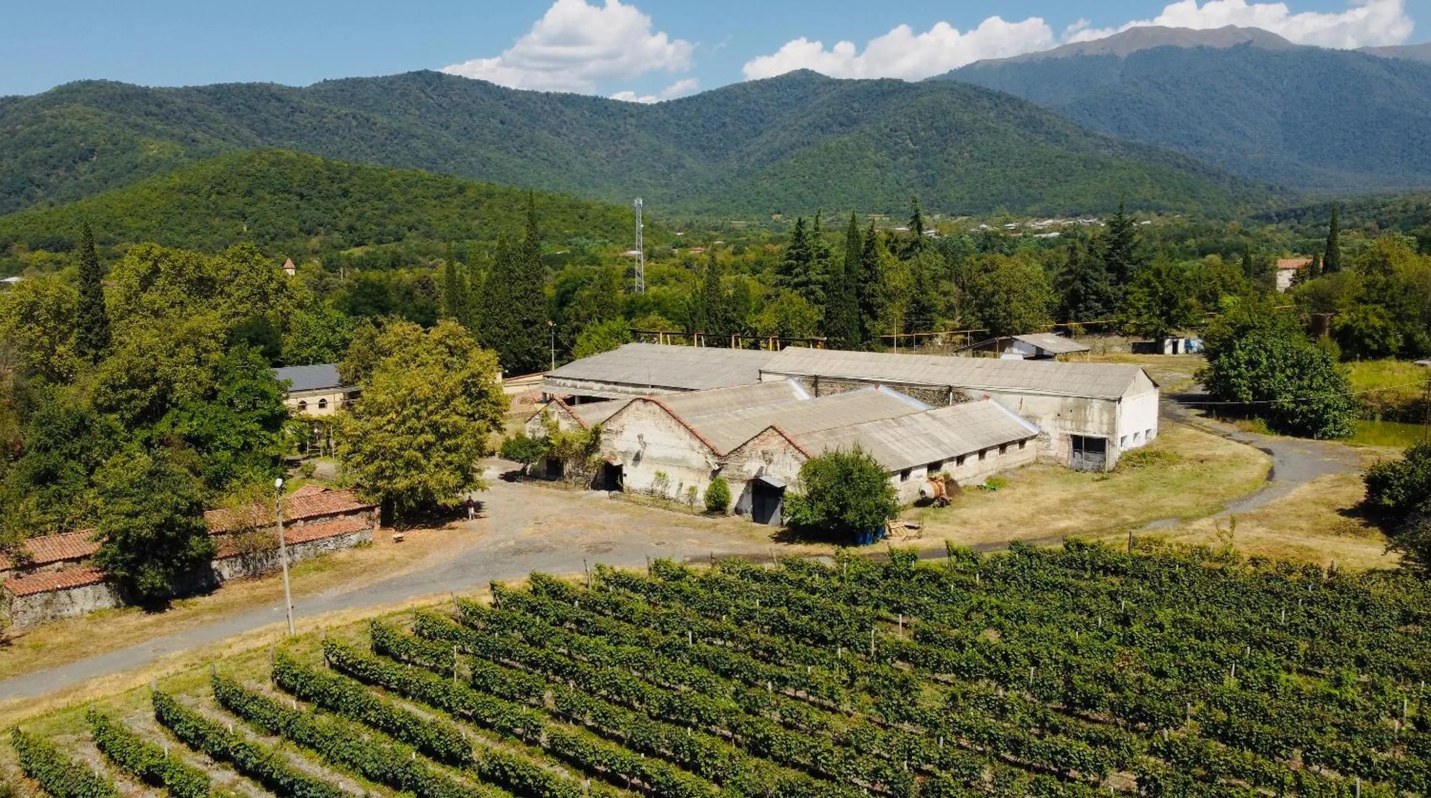 Nearby landmark in Chateau Eniseli