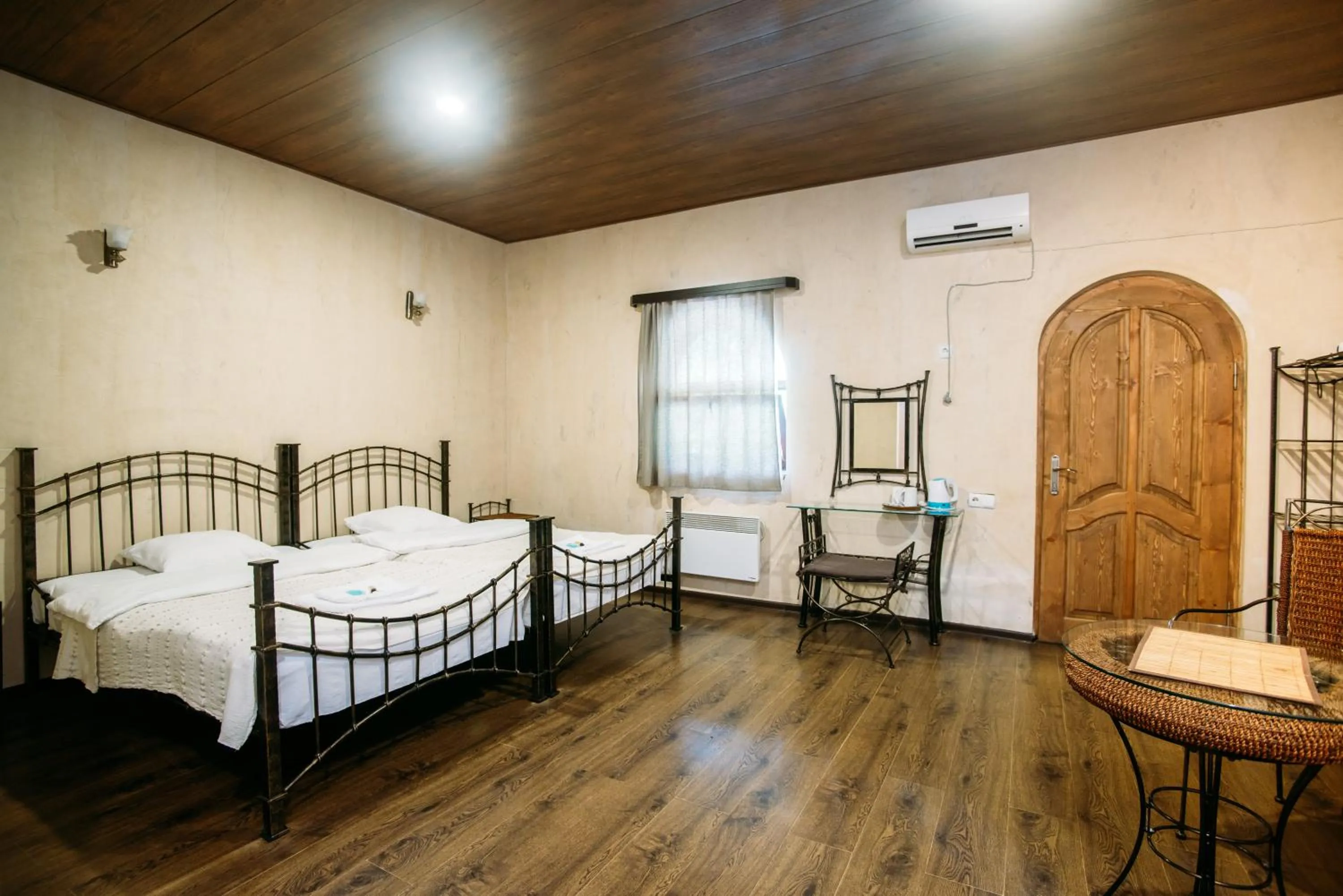 Photo of the whole room, Bed in Chateau Eniseli