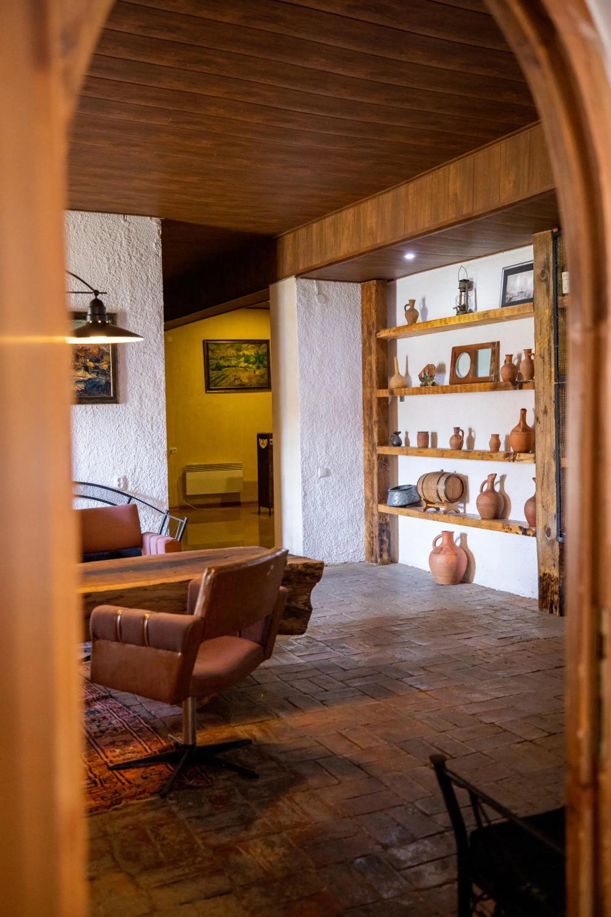 Restaurant/places to eat in Chateau Eniseli