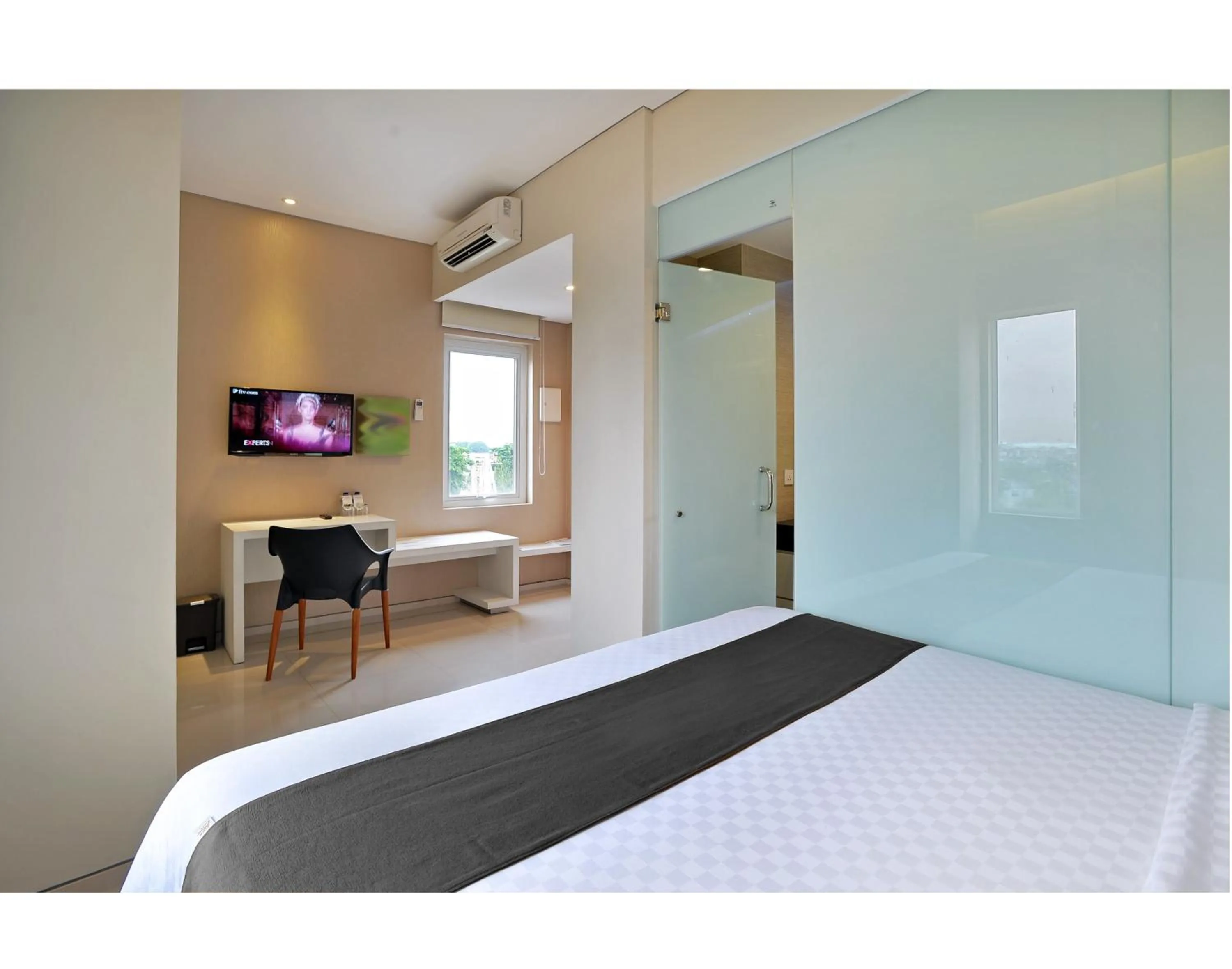 Photo of the whole room, TV/Entertainment Center in The Life Hotels City Center