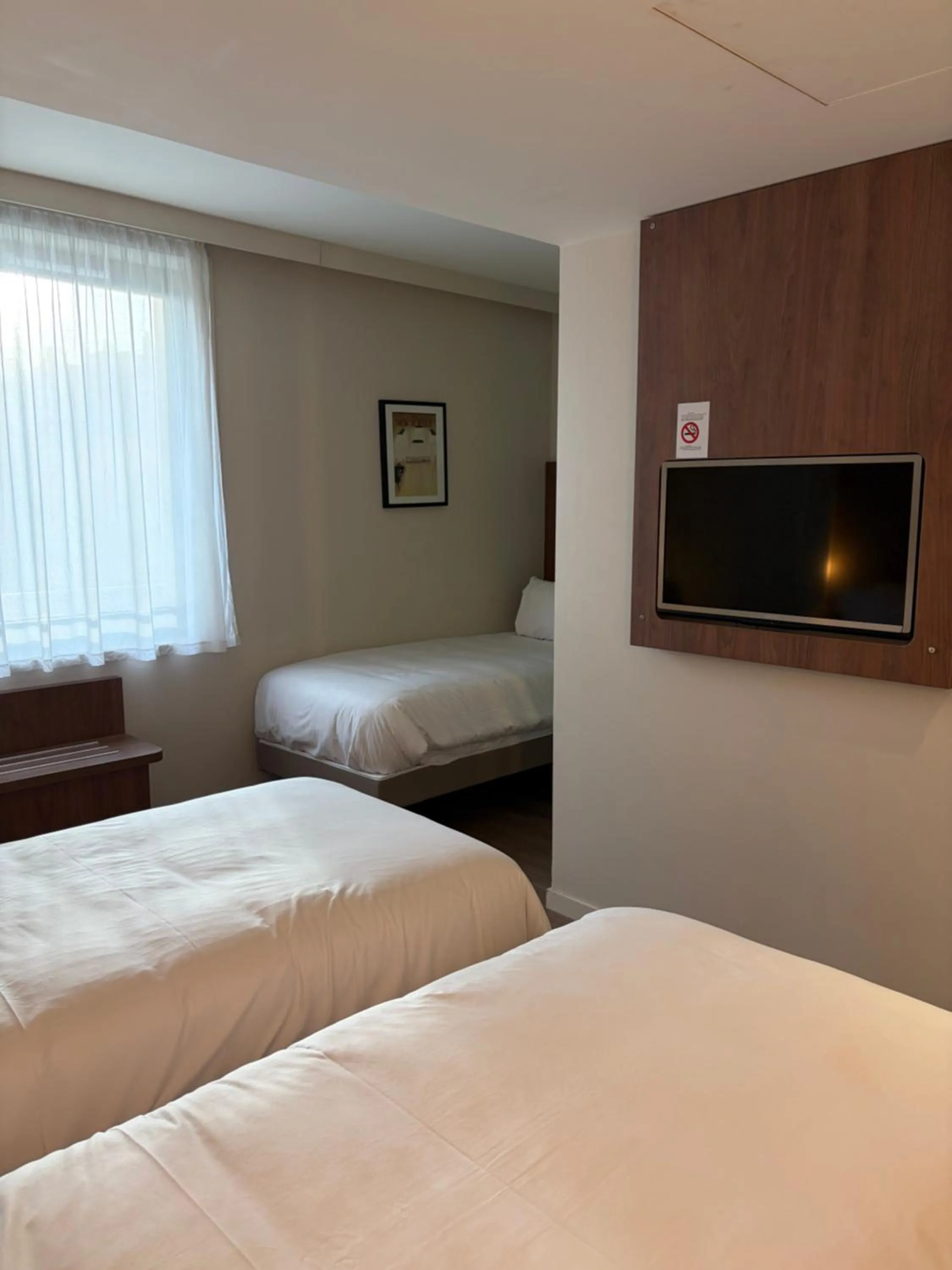 Photo of the whole room, Bed in Campanile Annemasse Gare– Genève