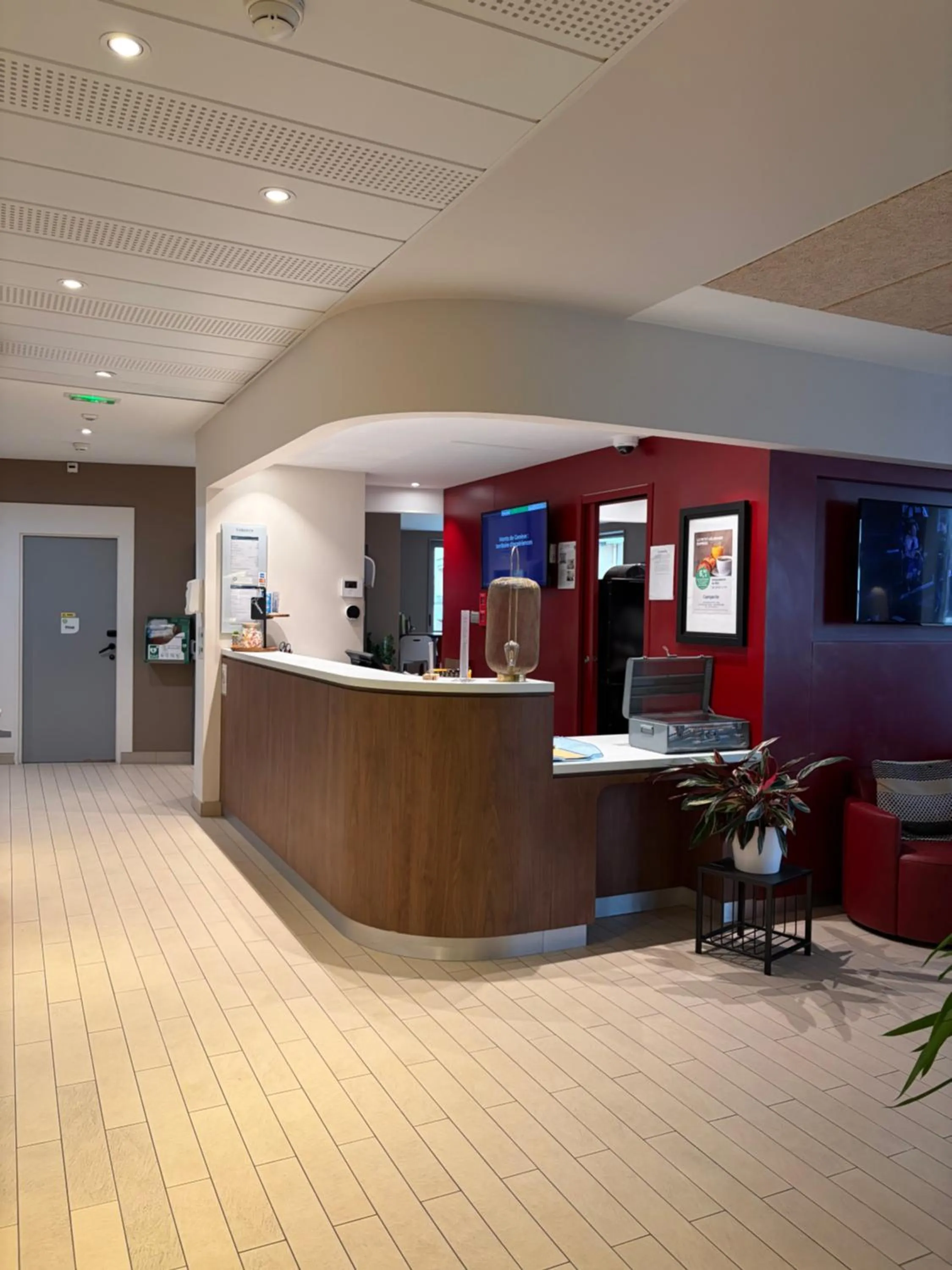 Lobby or reception in Campanile Annemasse Gare– Genève