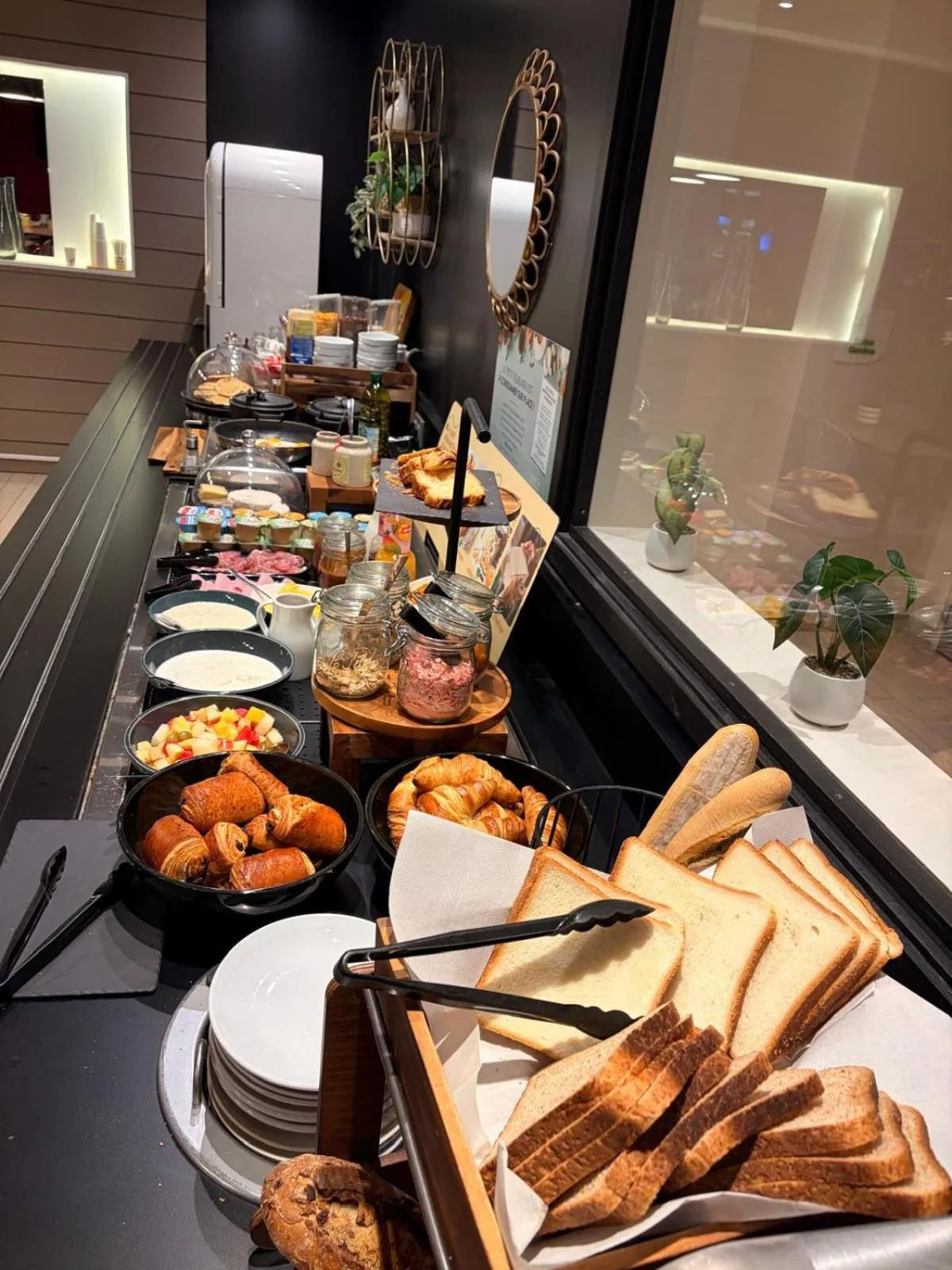 Breakfast in Campanile Annemasse Gare– Genève