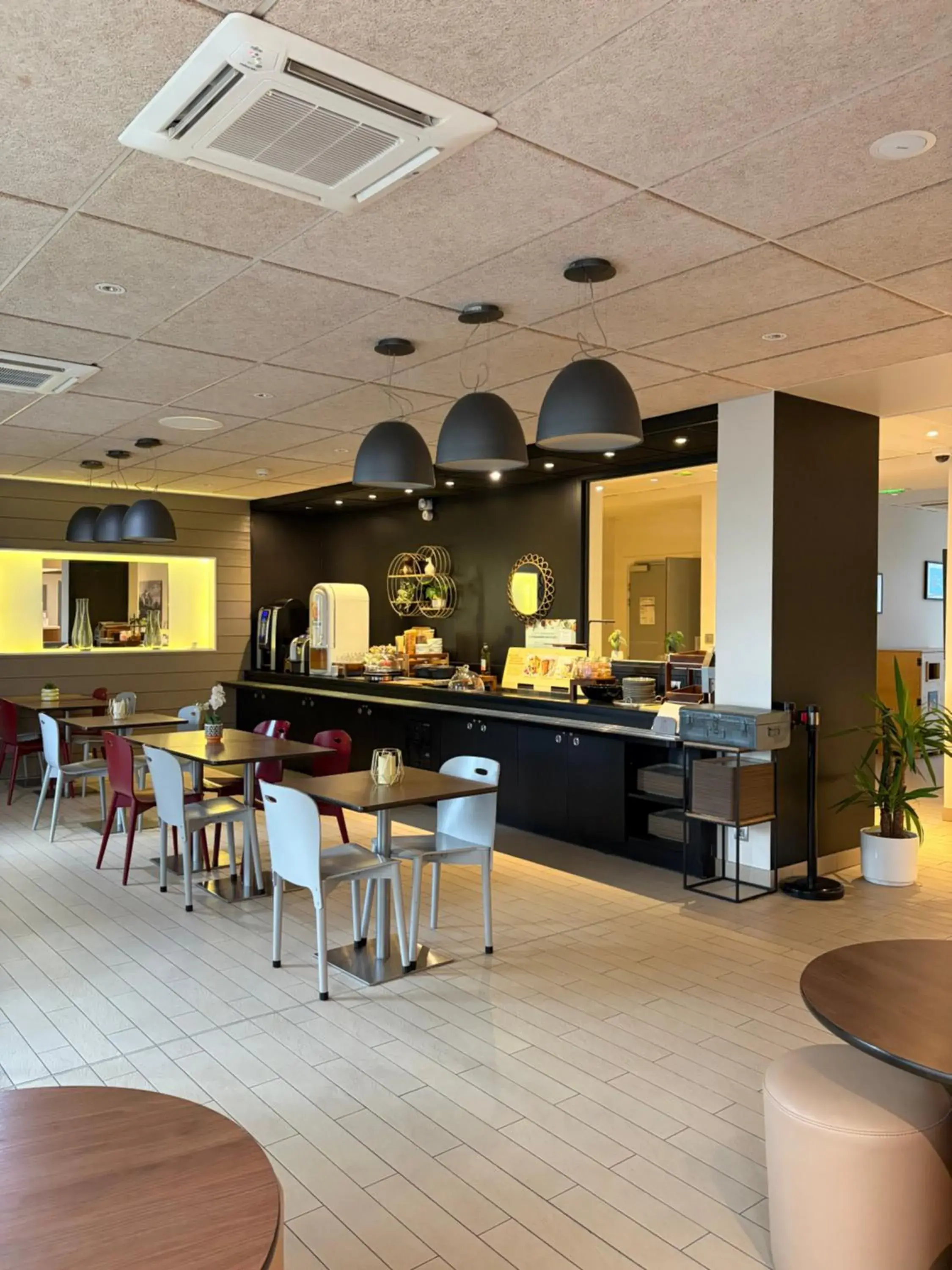 Restaurant/places to eat in Campanile Annemasse Gare– Genève Restaurant/places to eat in Campanile Annemasse Gare– Genève