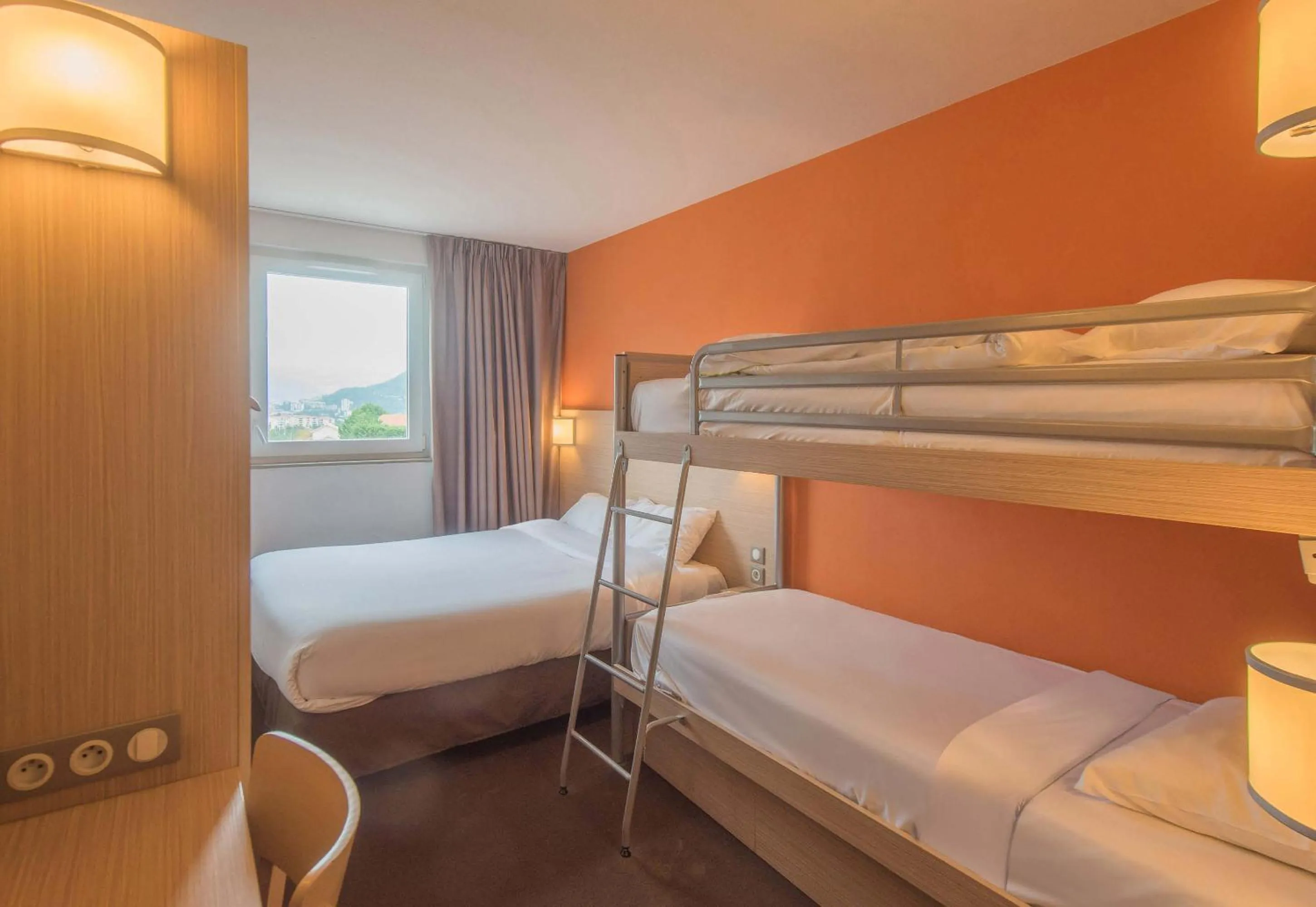 Bedroom, Bed in B&B HOTEL Gap