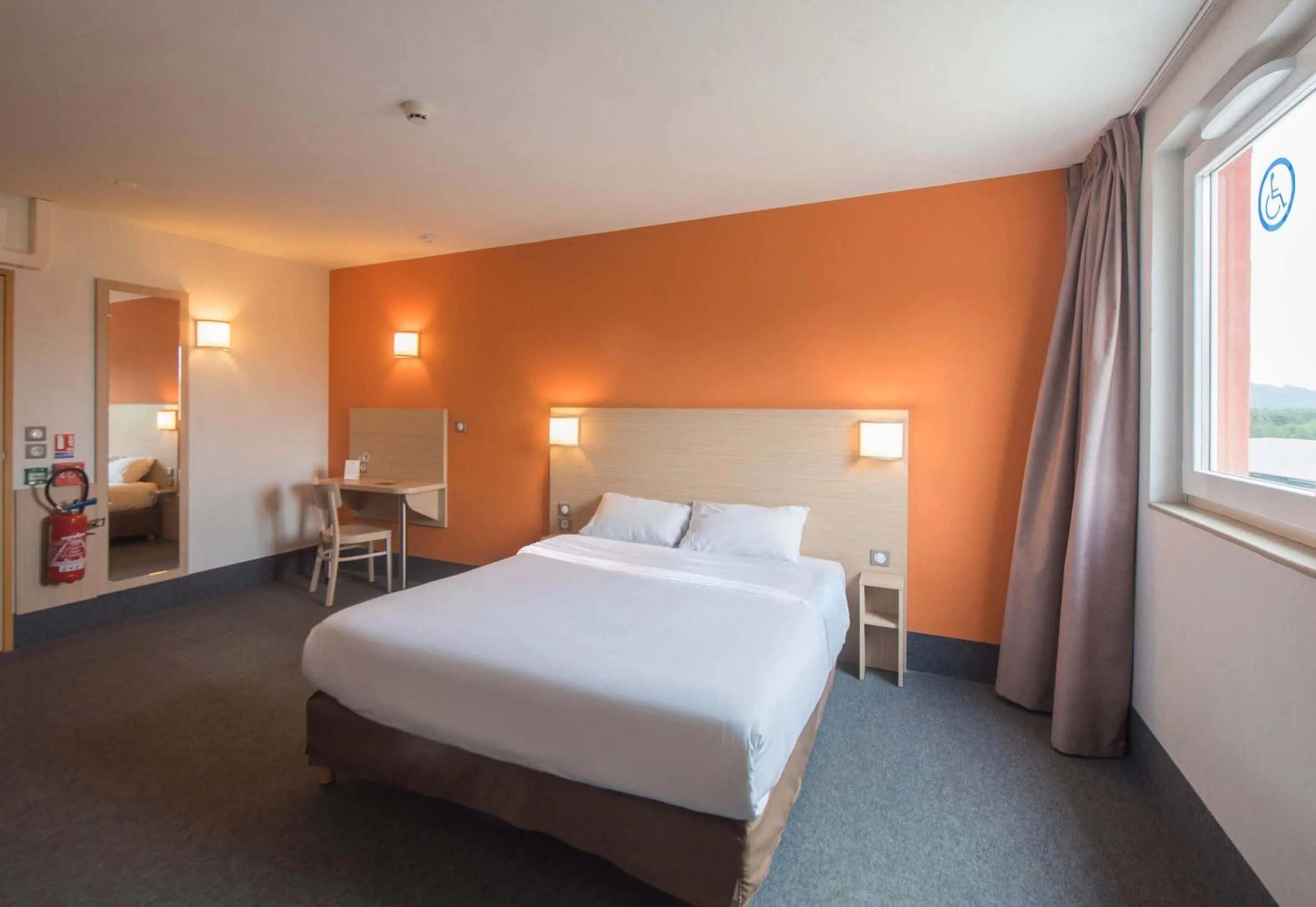 Bedroom, Bed in B&B HOTEL Gap