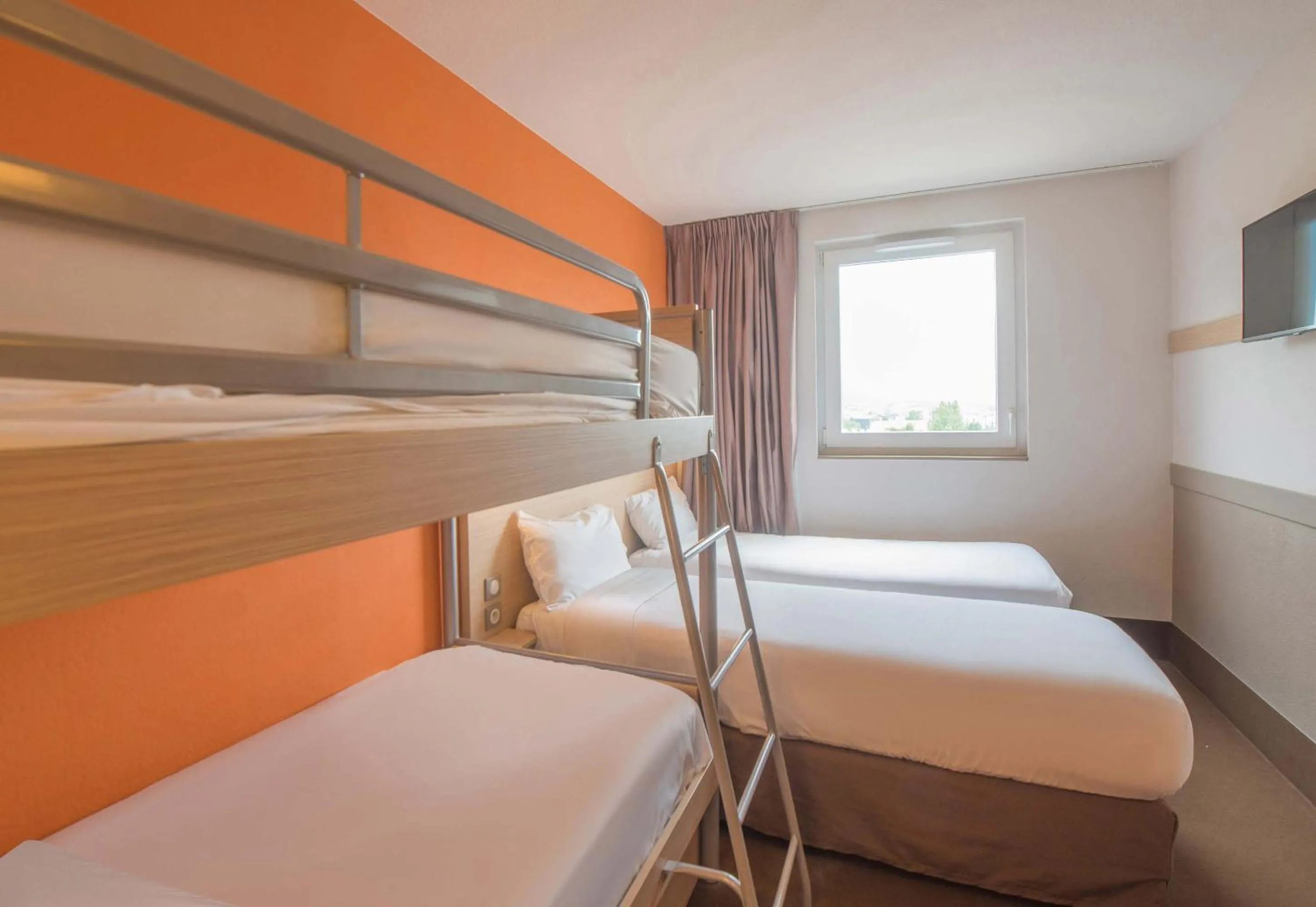 Bedroom, Bed in B&B HOTEL Gap