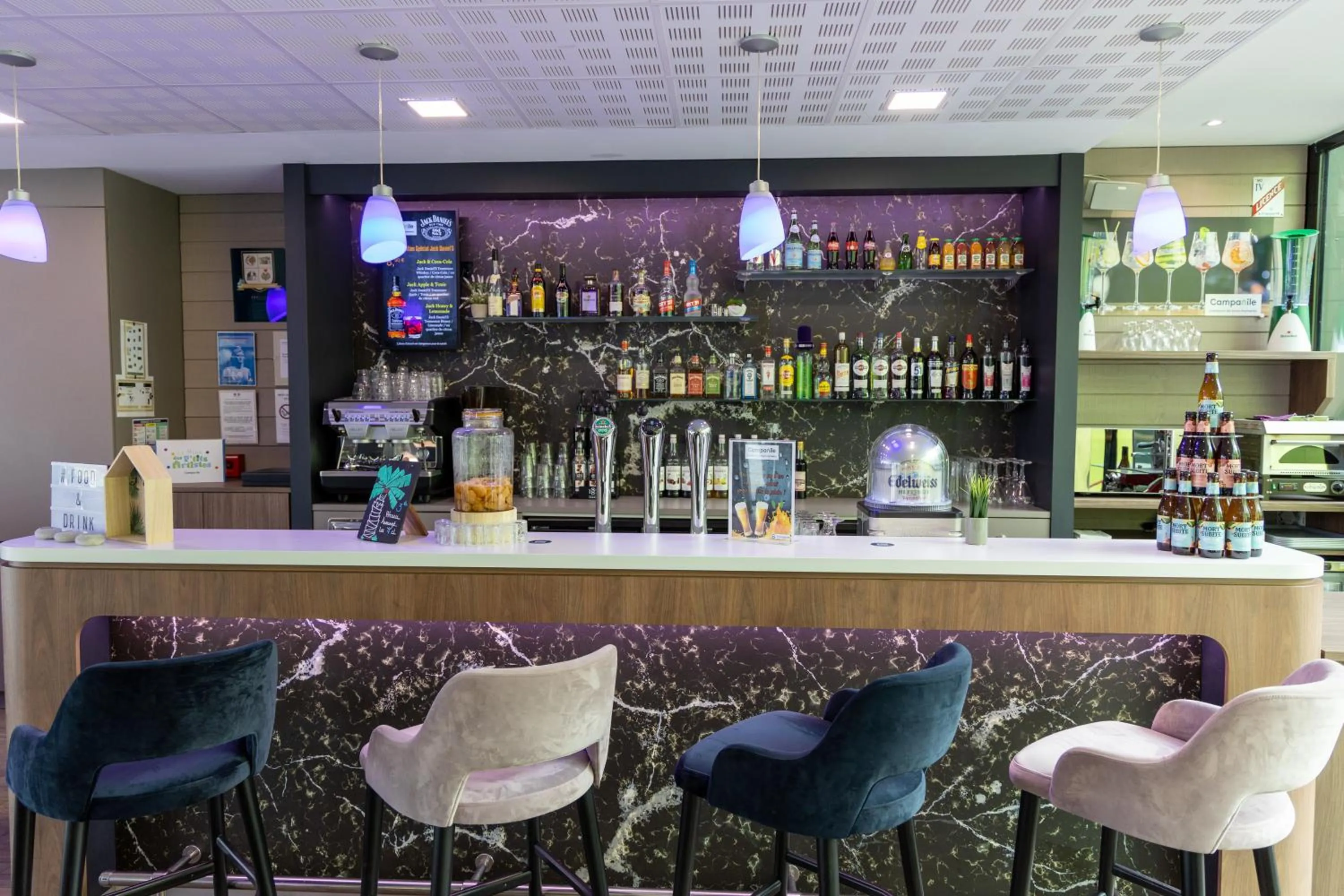 Lounge or bar in Campanile Belfort Montbéliard - Gare La Jonxion.