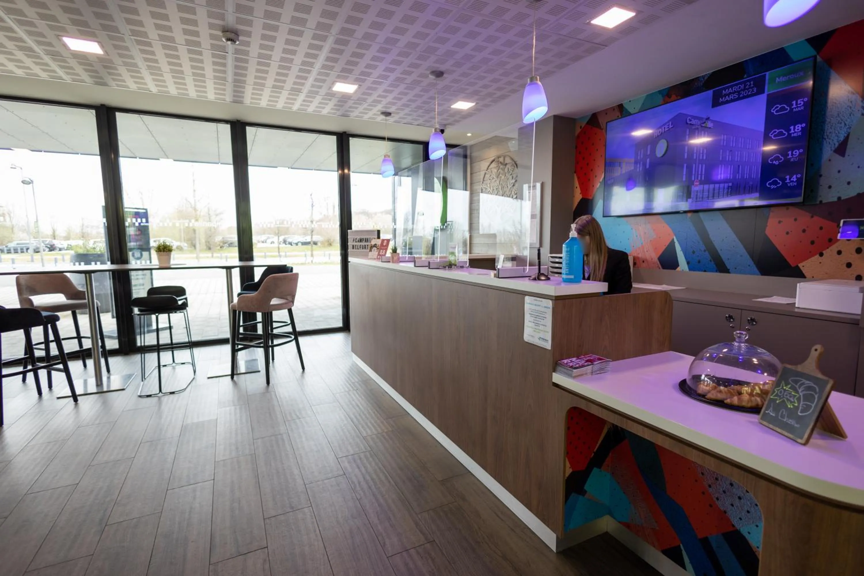 Lobby or reception in Campanile Belfort Montbéliard - Gare La Jonxion.
