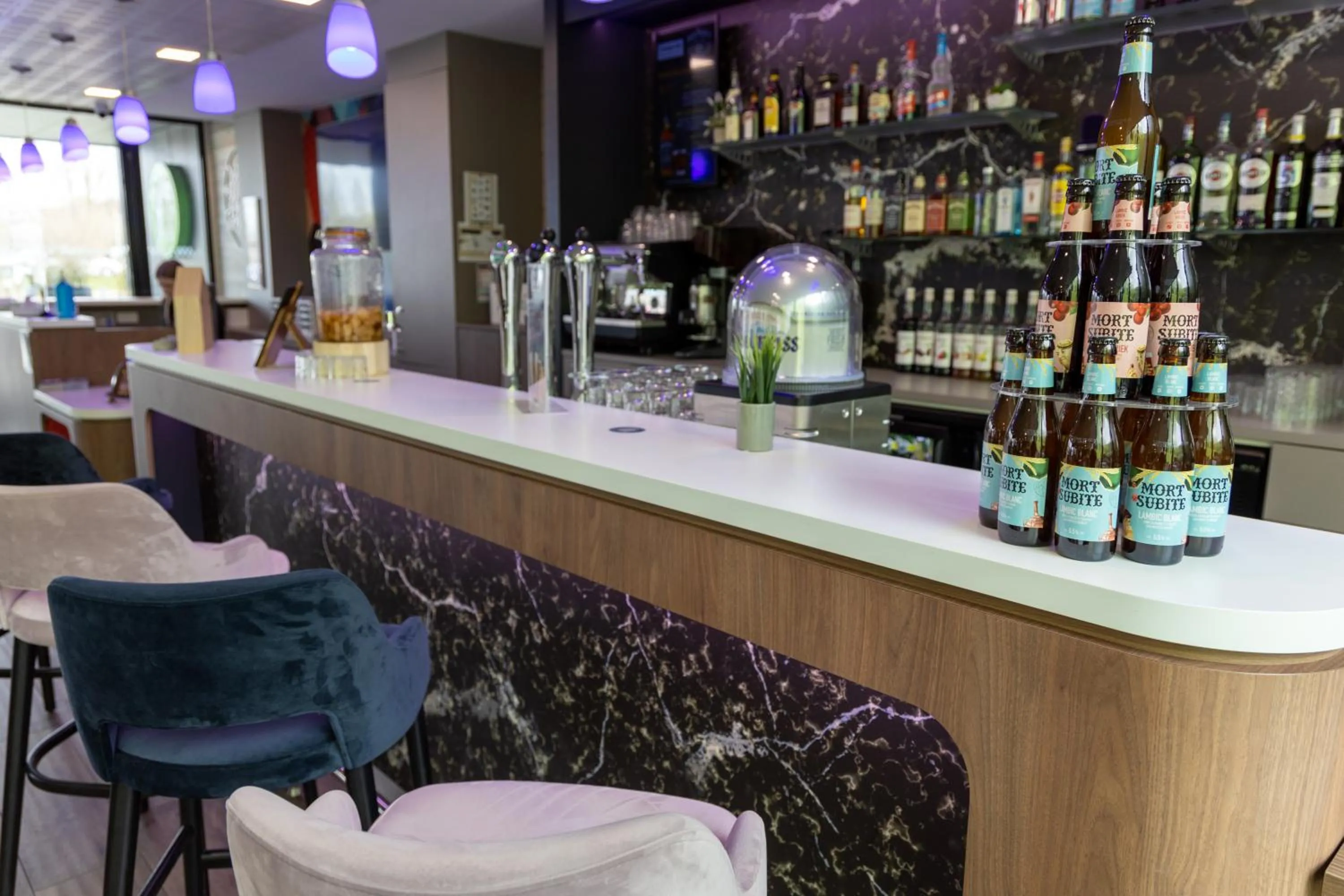 Lounge or bar in Campanile Belfort Montbéliard - Gare La Jonxion.