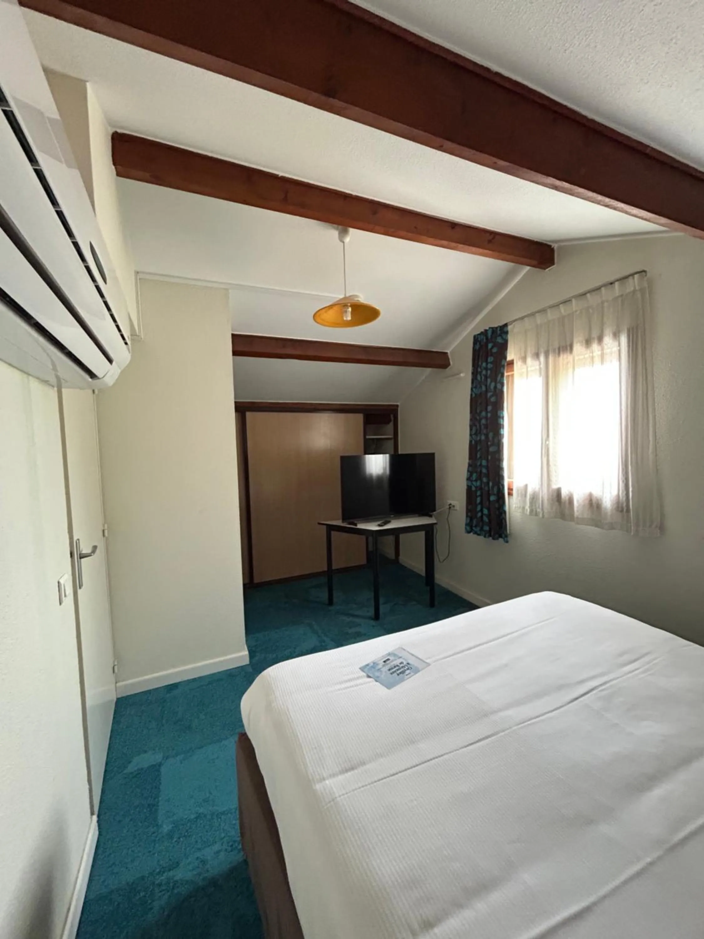 Photo of the whole room, Bed in Kyriad Montpellier Aéroport - Gare Sud de France