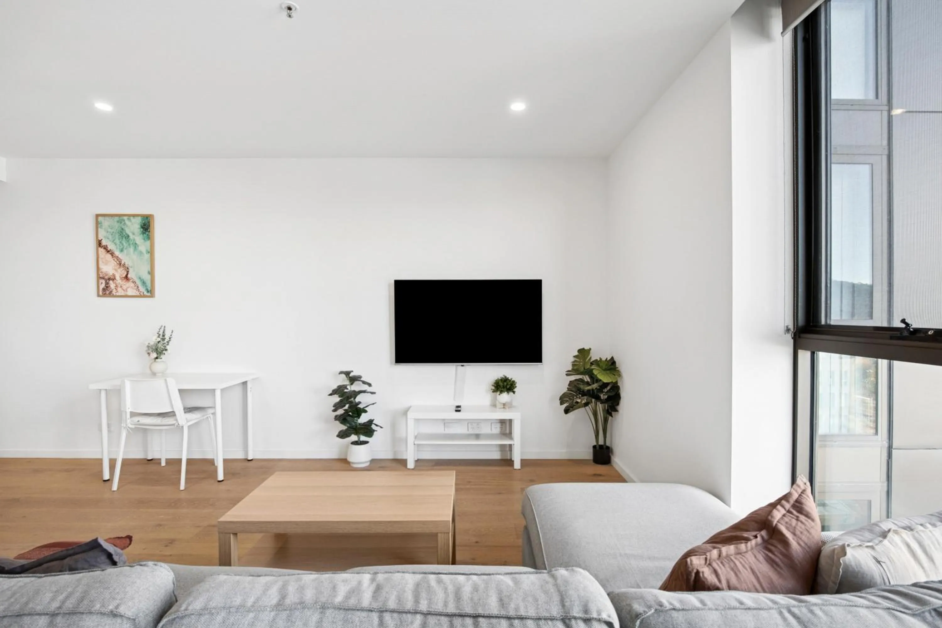 Patio Mt view 1BR apt in CBD near ANU and museum with free parking and WiFi