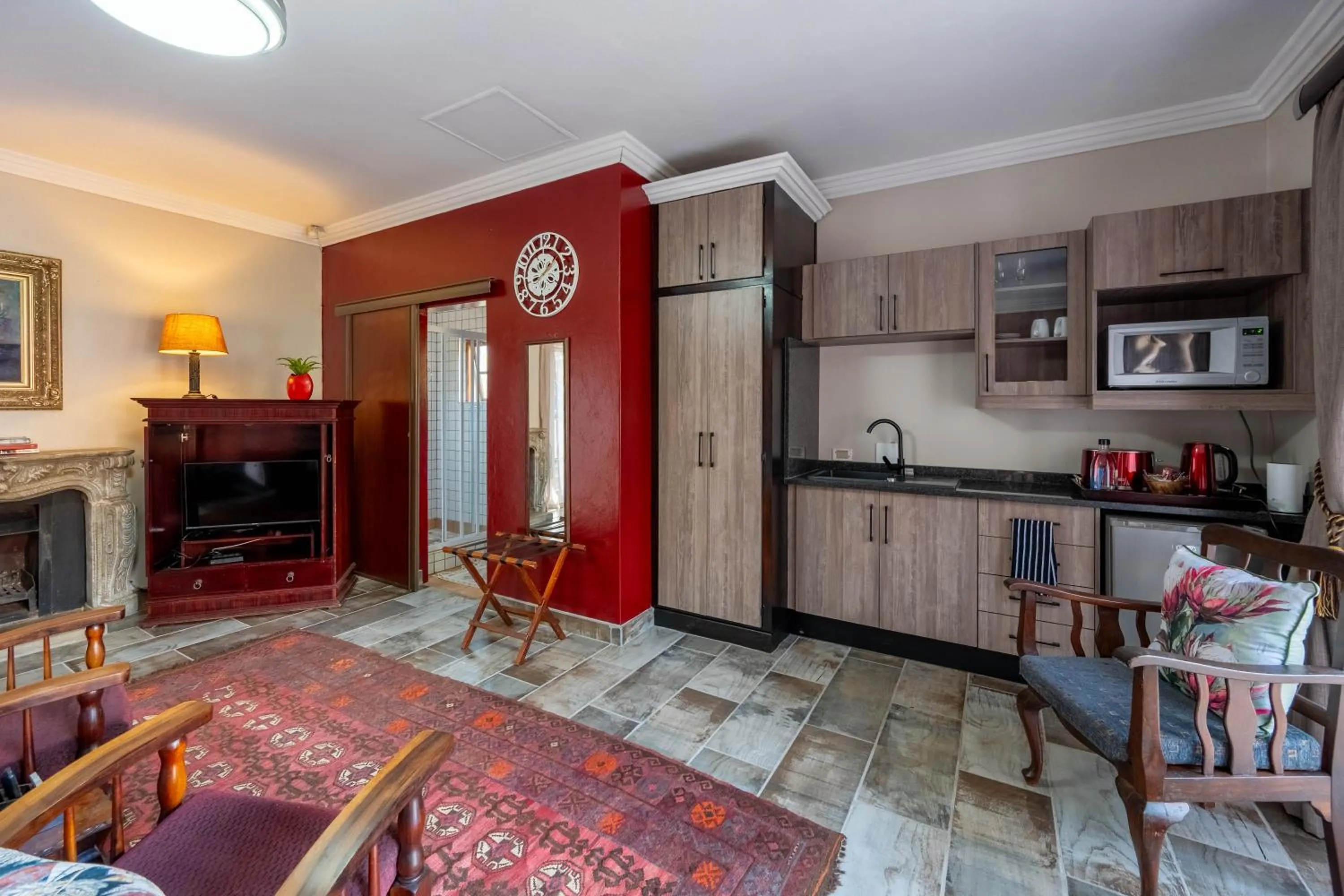 Kitchen or kitchenette in Hampton House Guest House