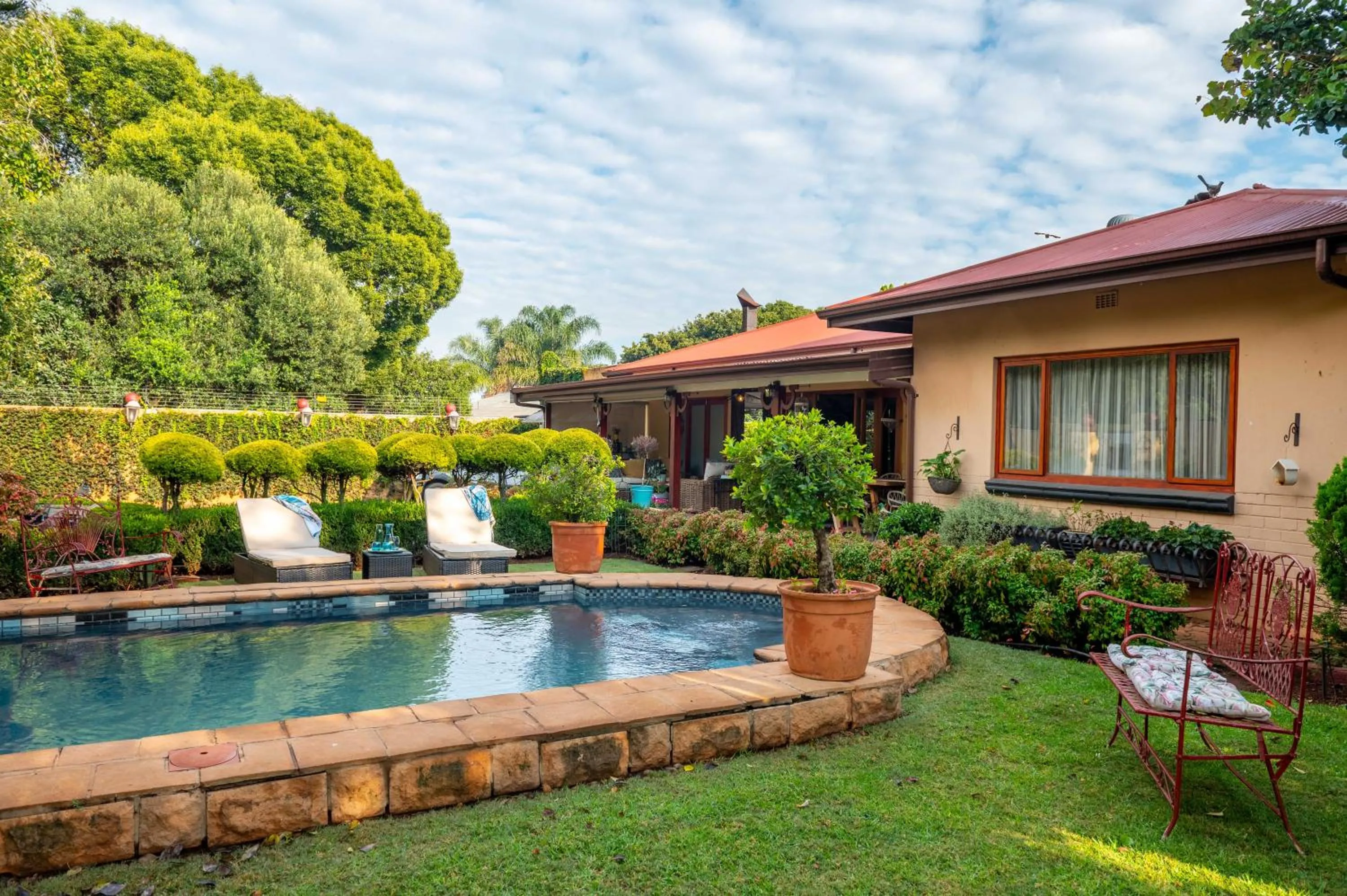 Swimming pool in Hampton House Guest House