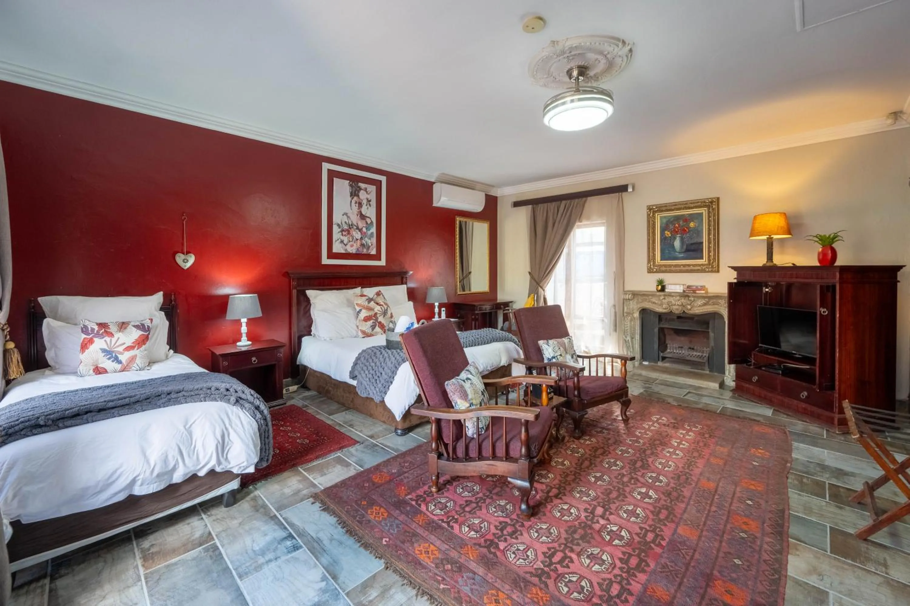 Seating area, Bed in Hampton House Guest House