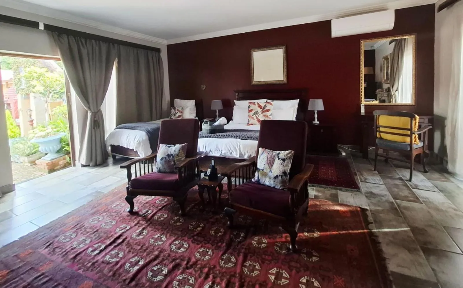 Photo of the whole room, Bed in Hampton House Guest House