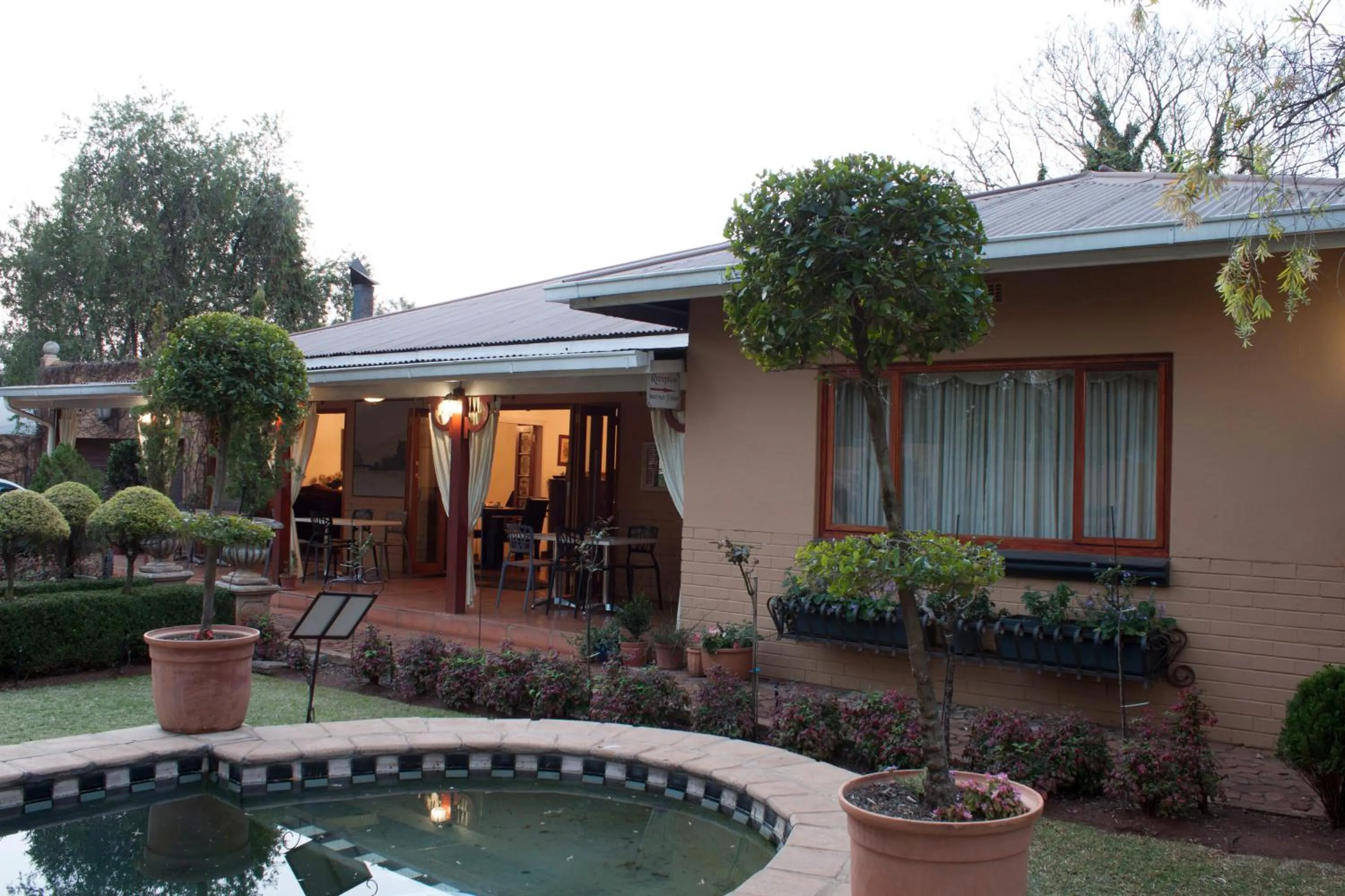 Facade/entrance in Hampton House Guest House