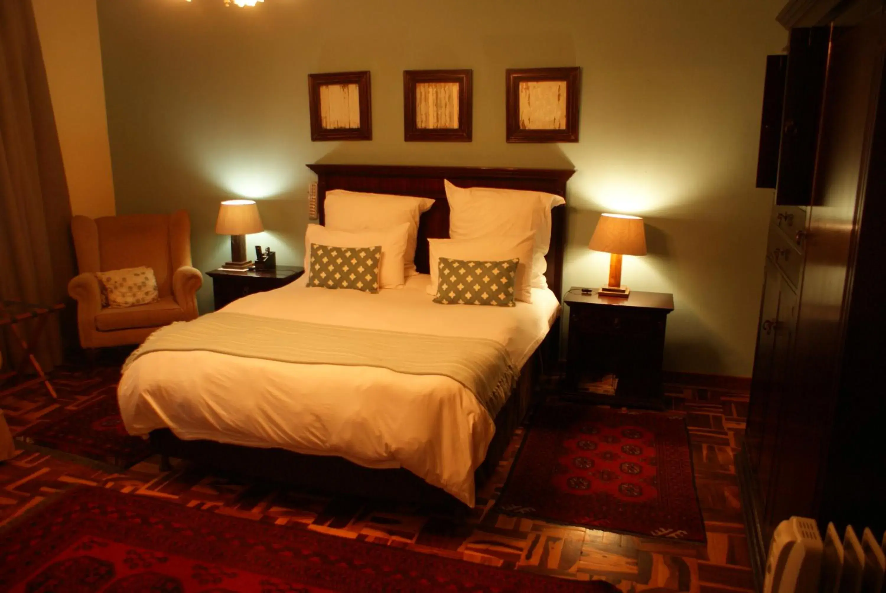 Deluxe Queen Room in Hampton House Guest House Deluxe Queen Room in Hampton House Guest House