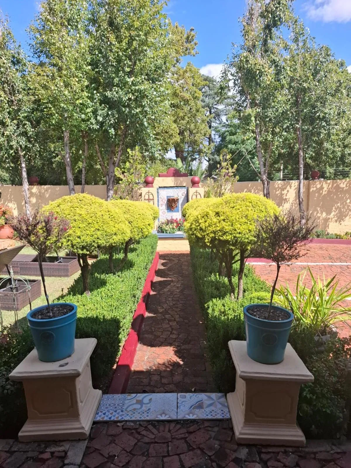 Property building in Hampton House Guest House