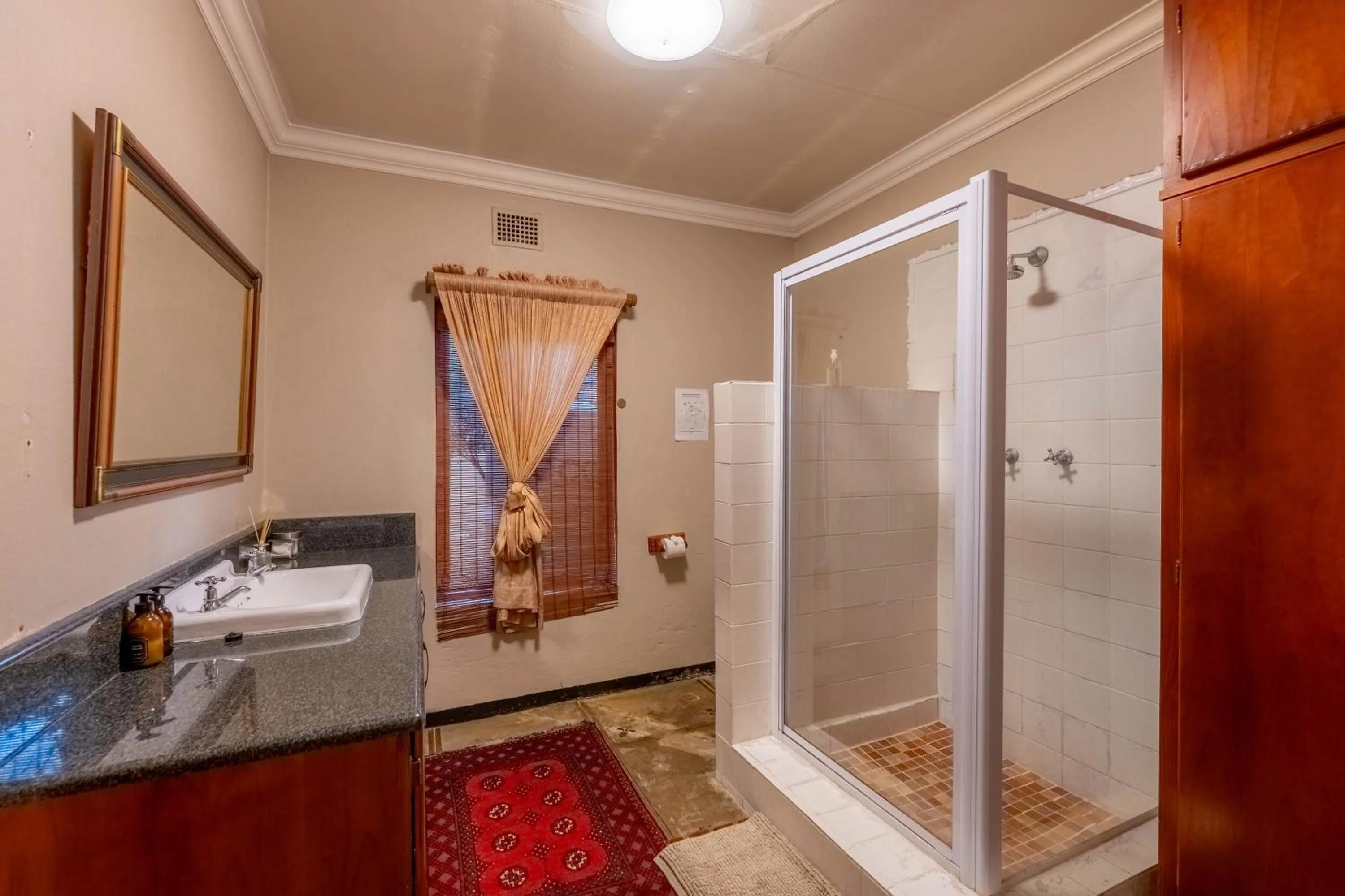 Shower in Hampton House Guest House