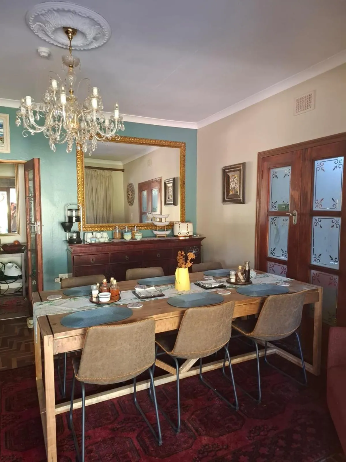 Dining area in Hampton House Guest House