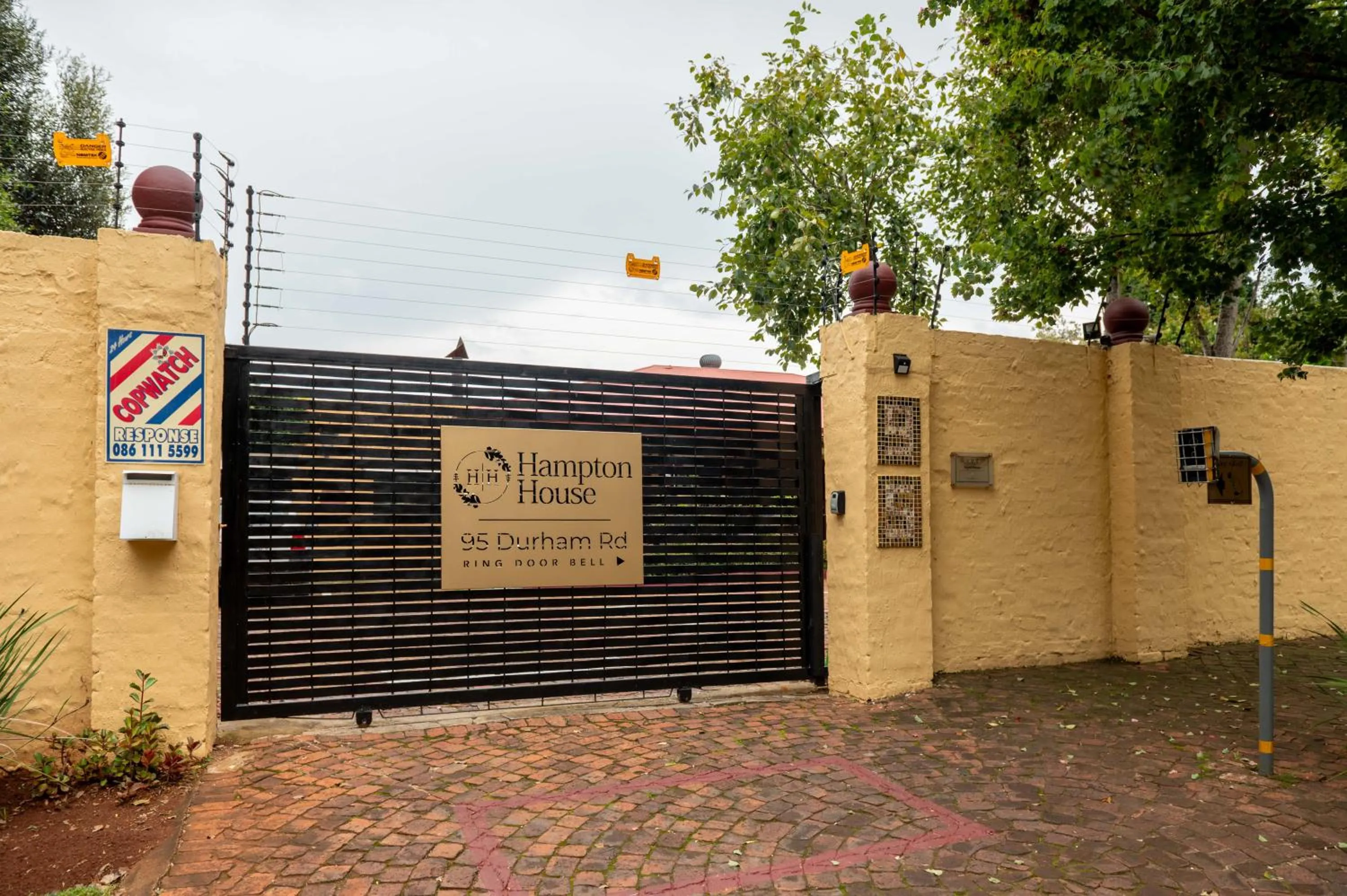 Facade/entrance in Hampton House Guest House