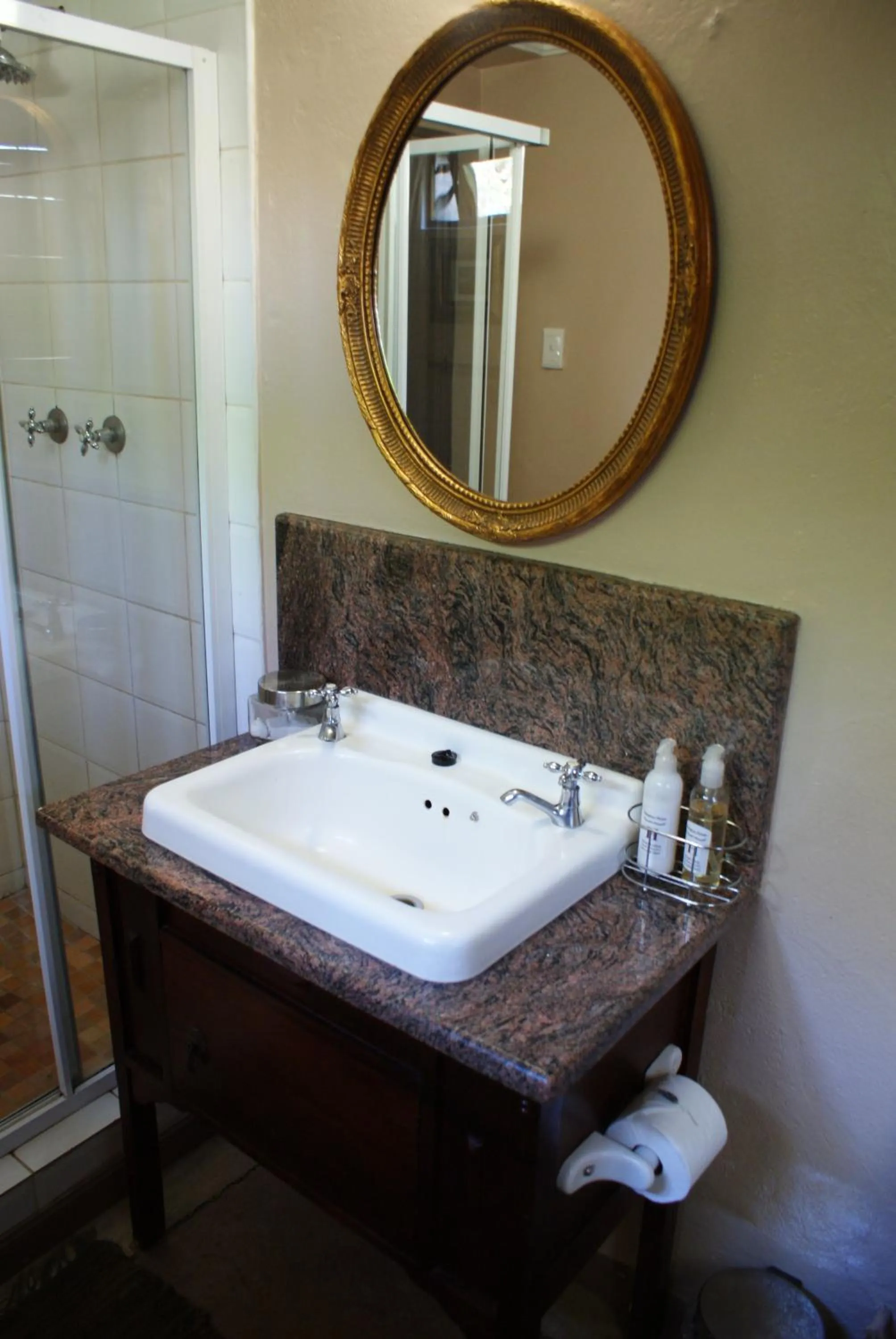 Bathroom in Hampton House Guest House