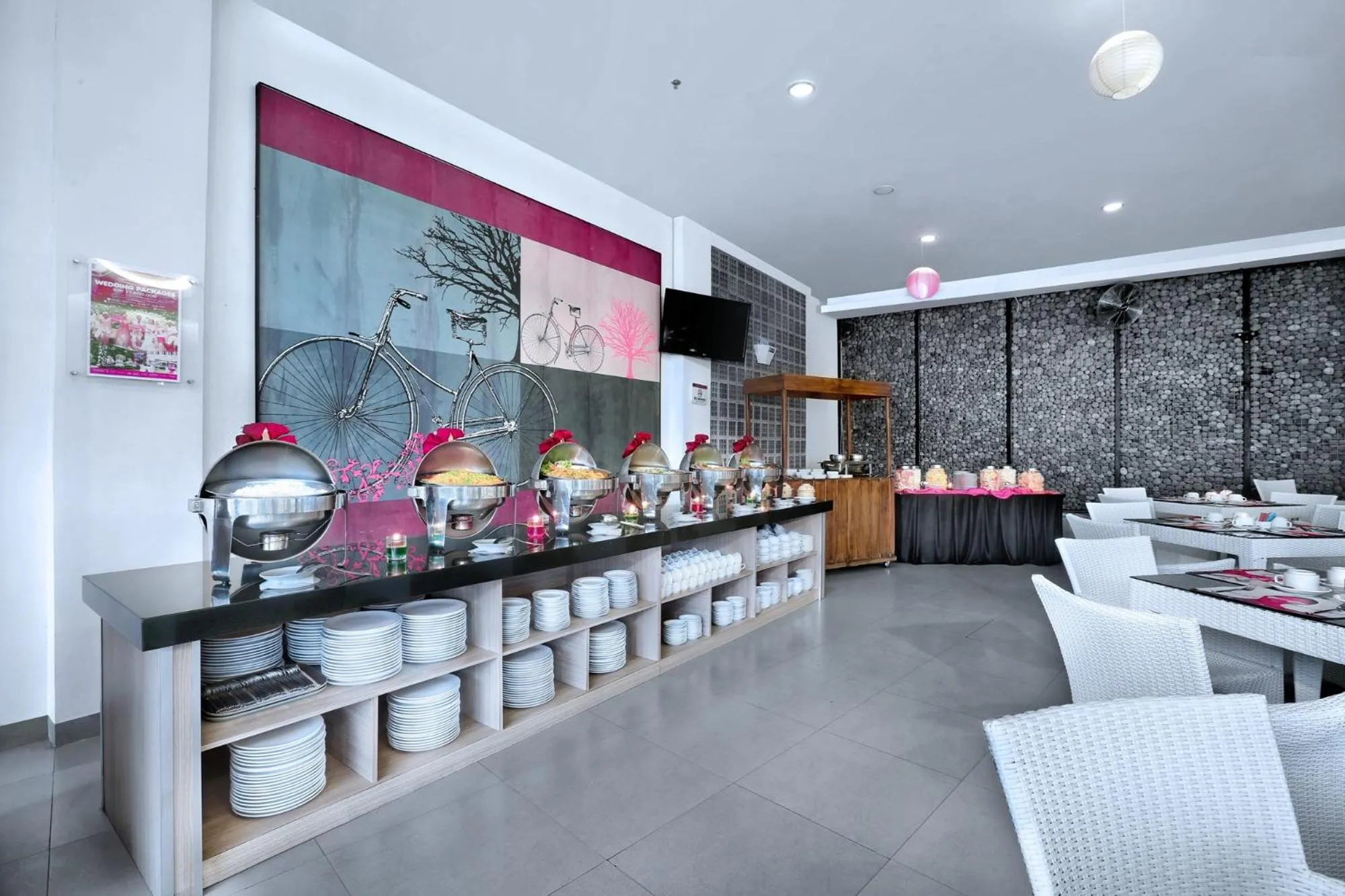 Restaurant/places to eat in favehotel Cimanuk Garut