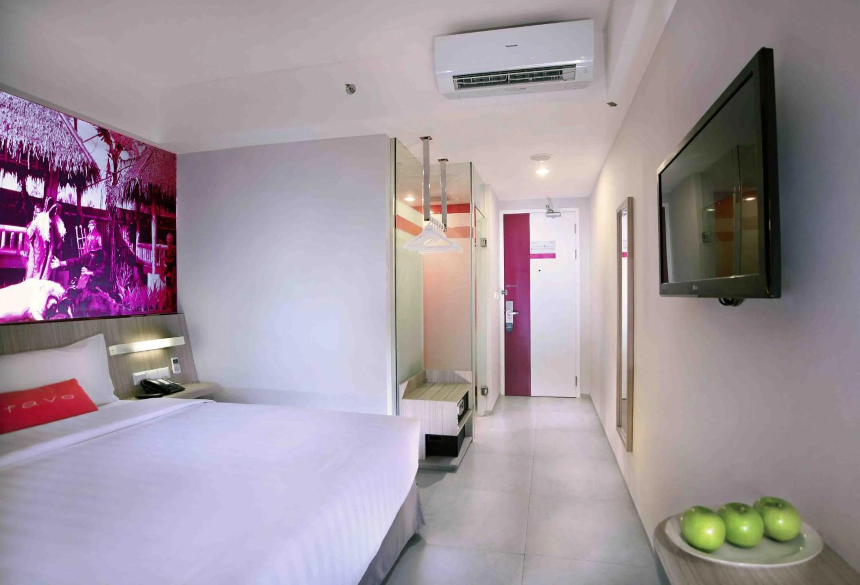 Photo of the whole room, Bed in favehotel Cimanuk Garut