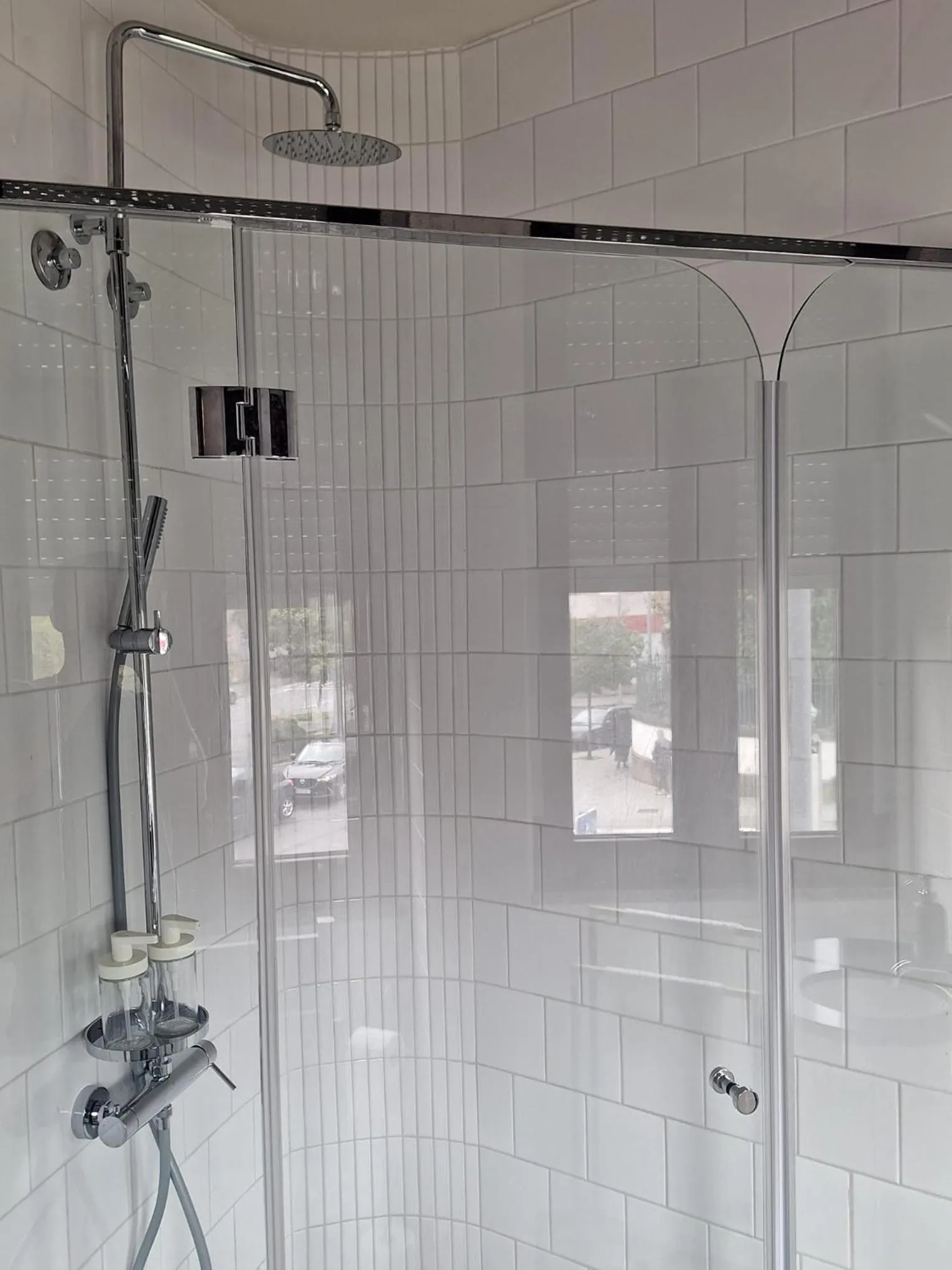 Shower in Easy Host Porto