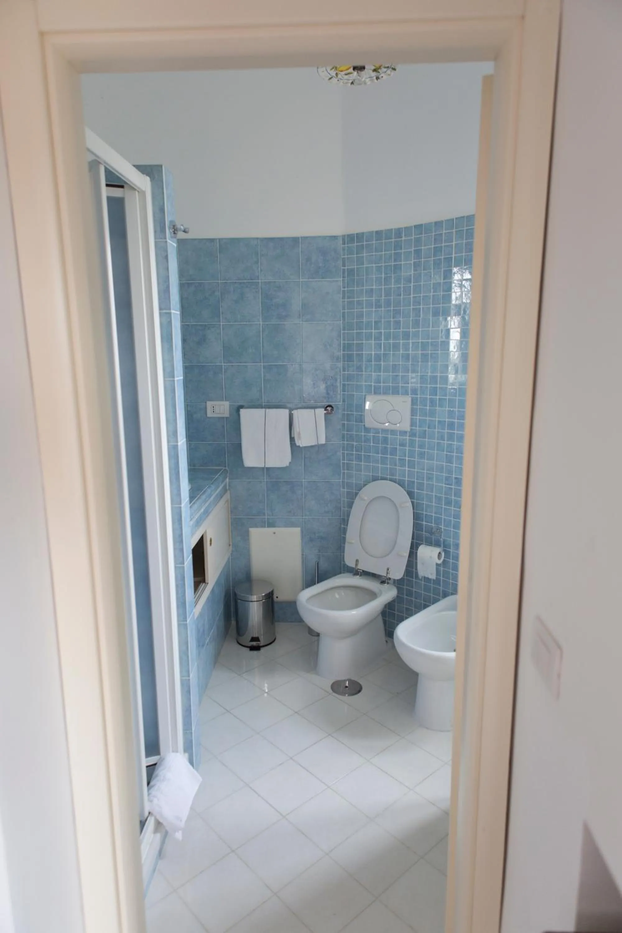 Toilet in Rianna Rooms & Breakfast