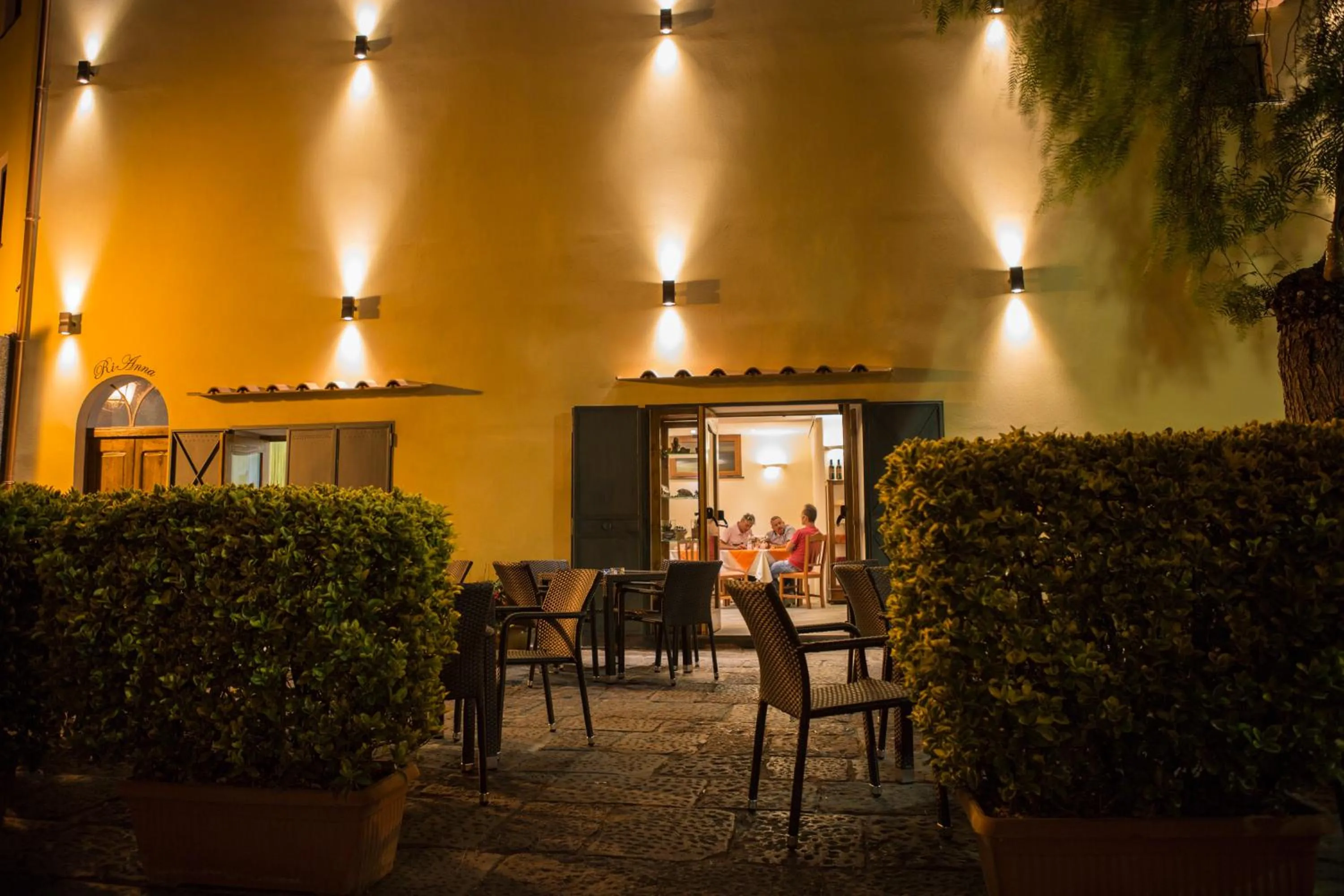 Patio in Rianna Rooms & Breakfast