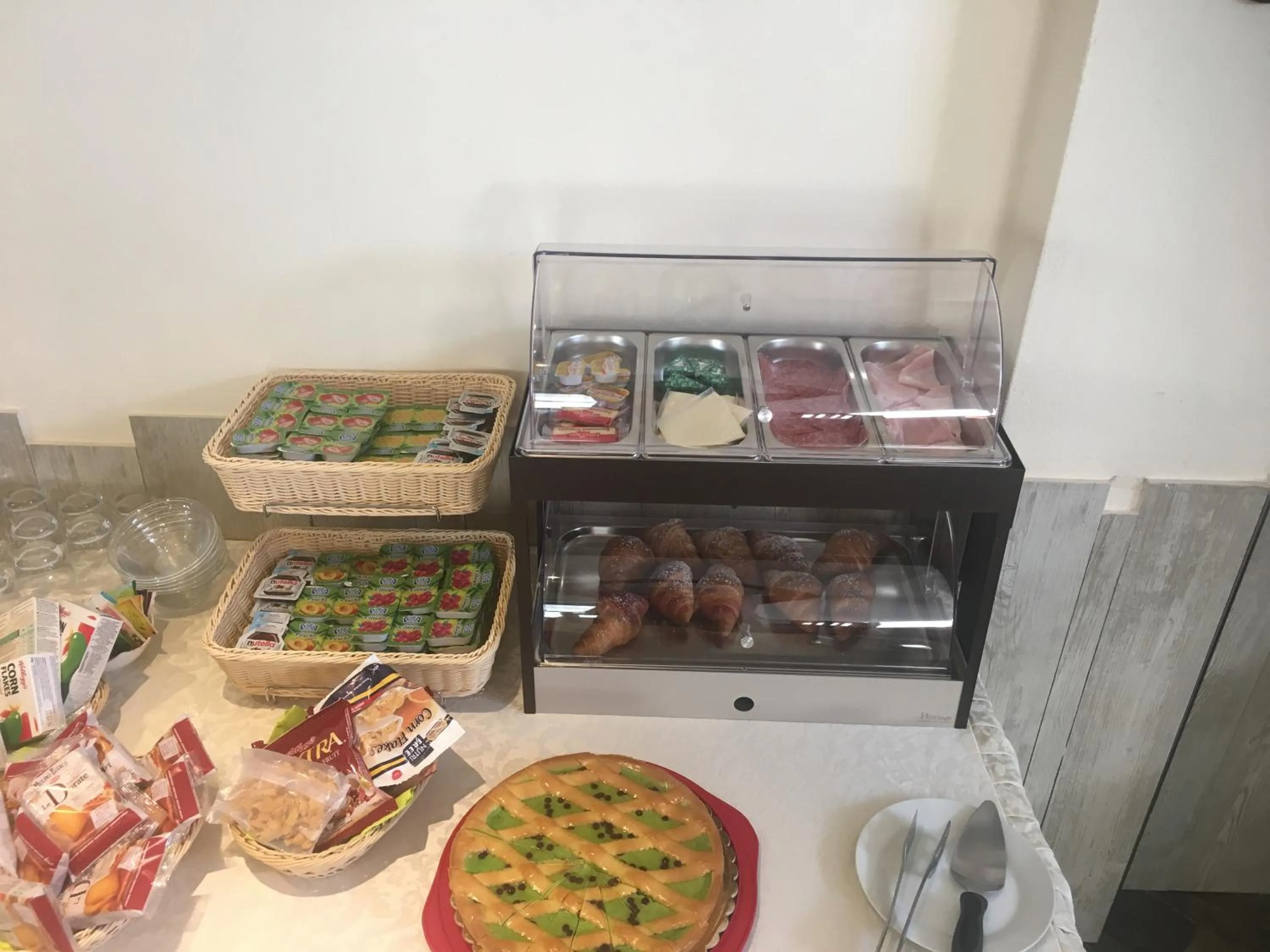 Buffet breakfast in Rianna Rooms & Breakfast