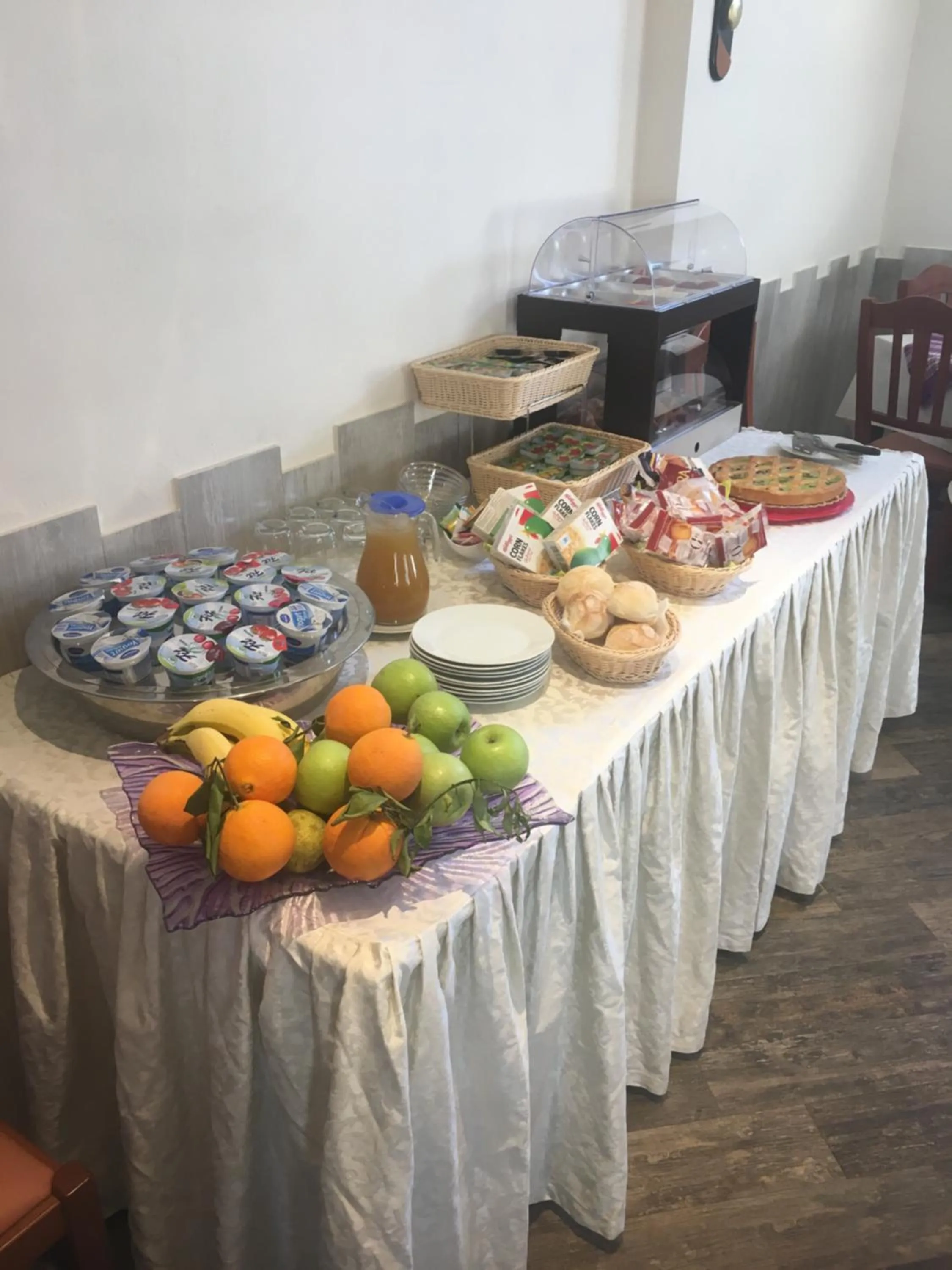 Buffet breakfast in Rianna Rooms & Breakfast