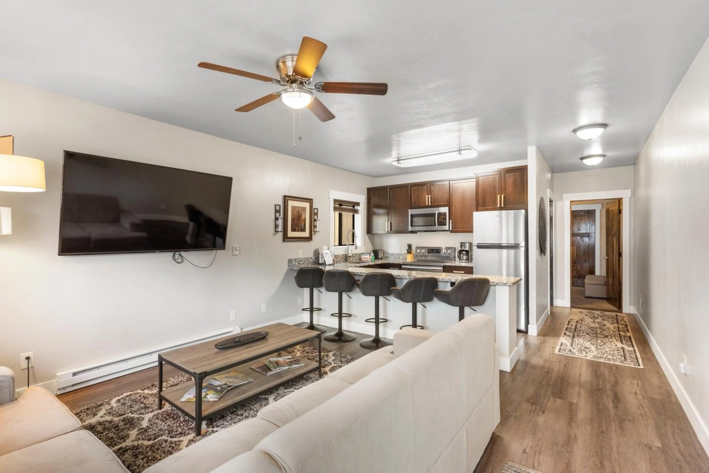 The Yellowstone Hideaway Unit A Cozy 1-Bedroom Yellowstone Hideaway, 1 Minute from Yellowstone Park!