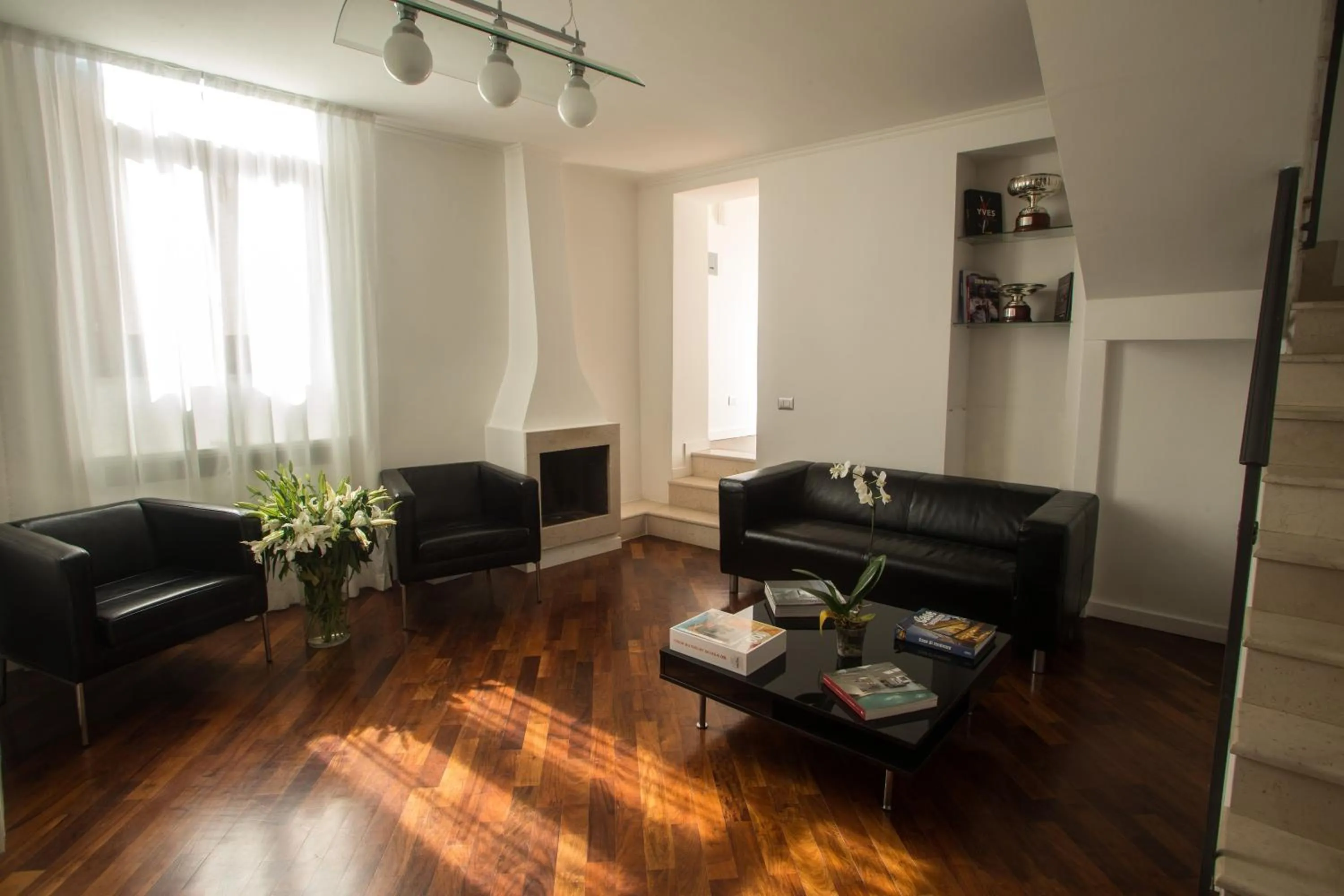 Communal lounge/ TV room in Relais Arco Della Pace