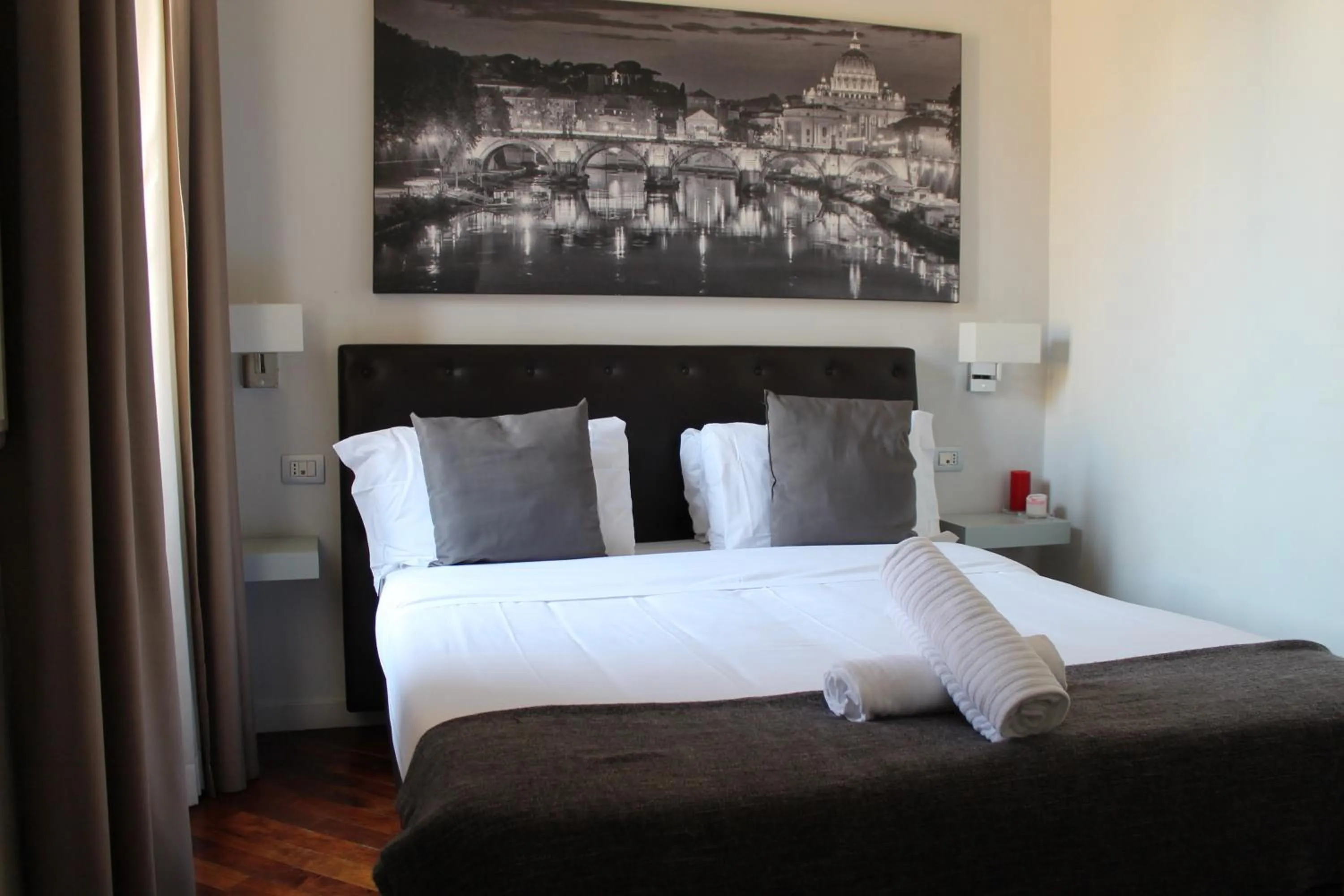 Photo of the whole room, Bed in Relais Arco Della Pace