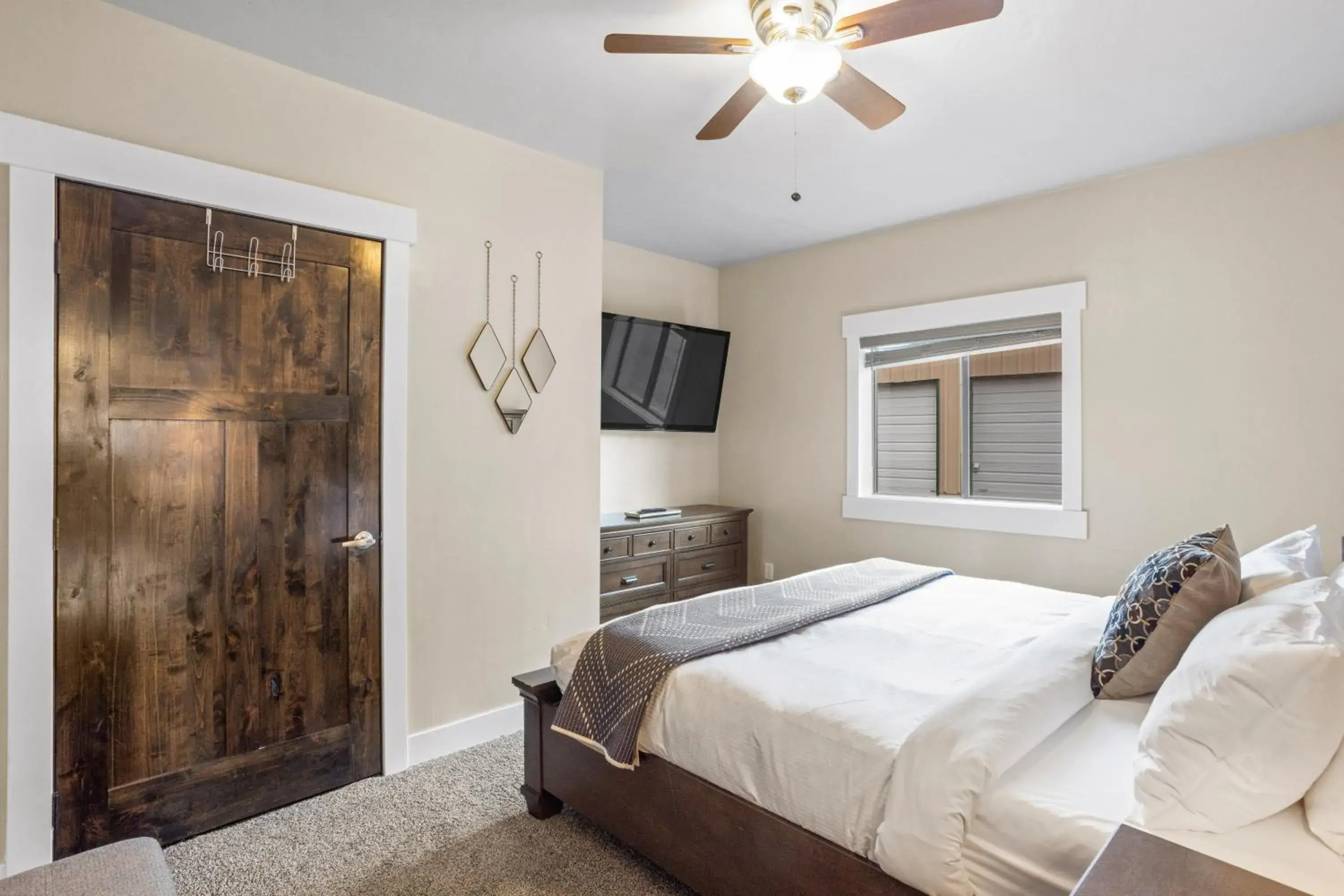 One-Bedroom Apartment in The Yellowstone Hideaway Unit B One-Bedroom Apartment in The Yellowstone Hideaway Unit B