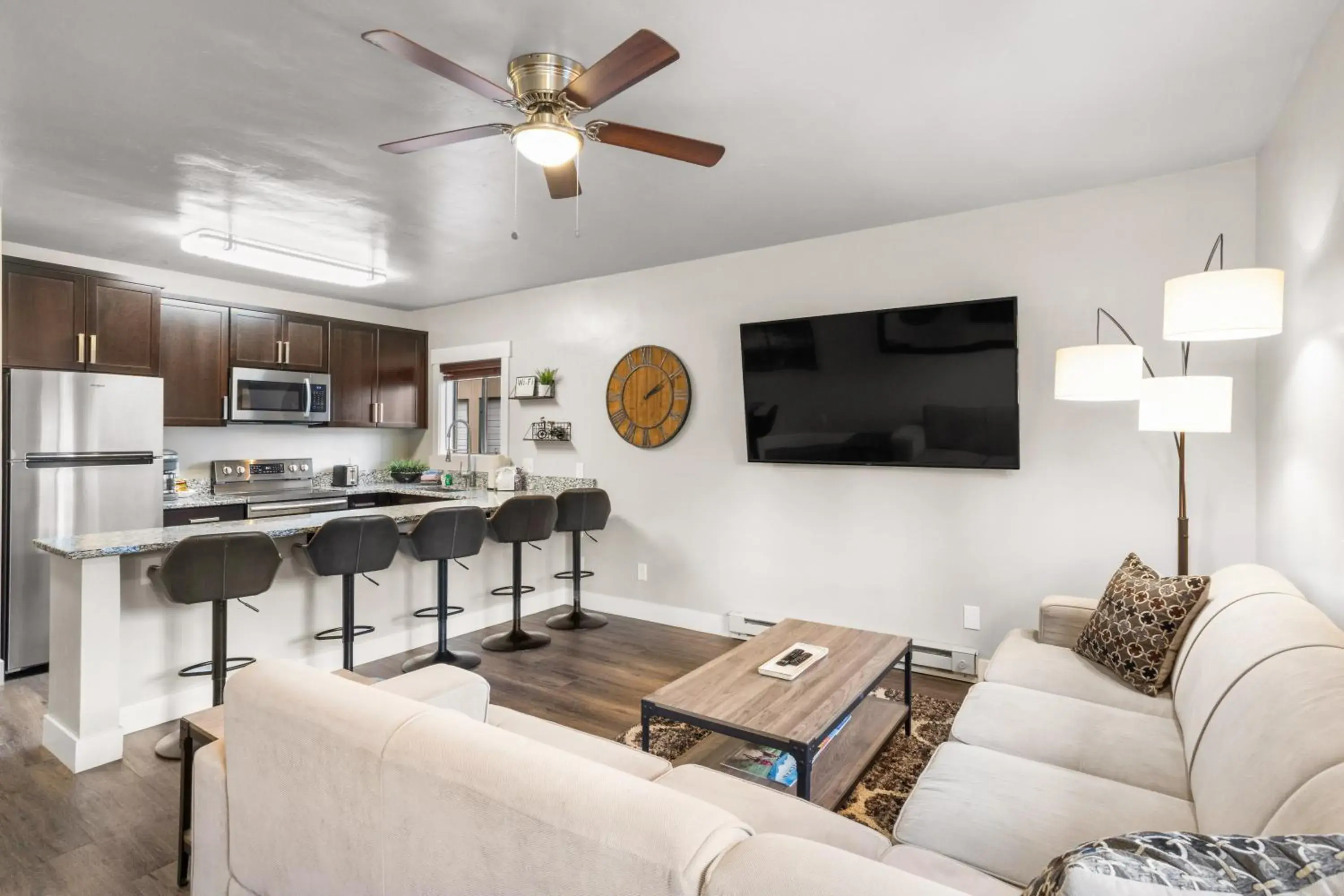 One-Bedroom Apartment in The Yellowstone Hideaway Unit B One-Bedroom Apartment in The Yellowstone Hideaway Unit B